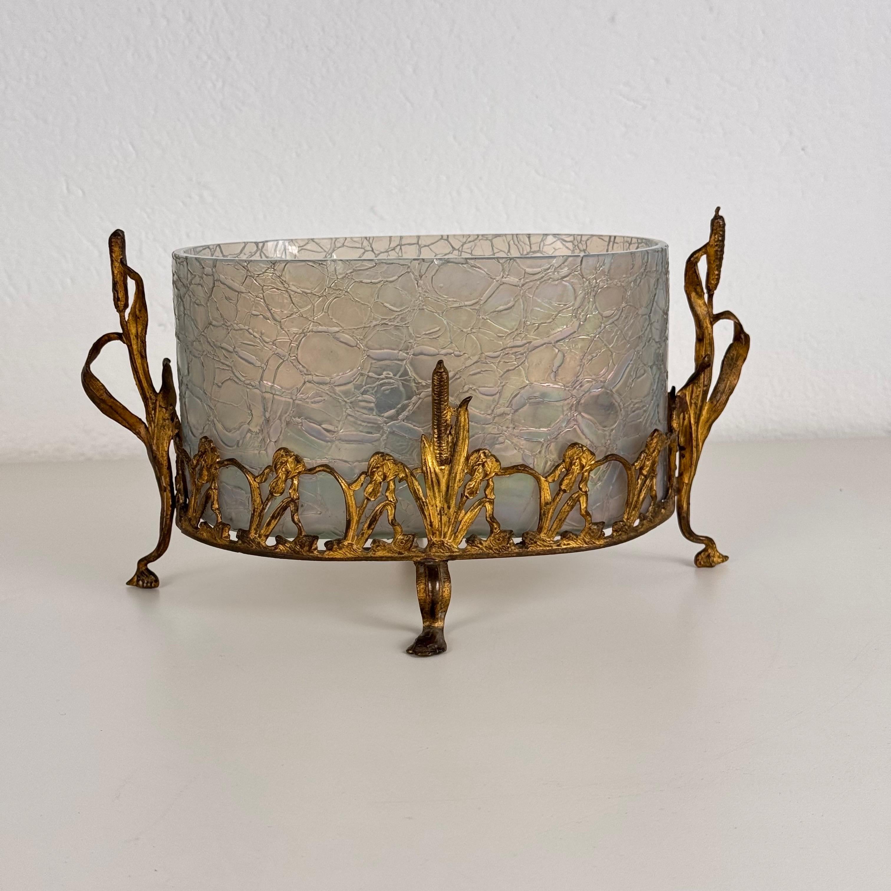 Seltener französischer Jugendstil-Übertöpfer aus Messing und opalisierendem Glas, spätes 19. Jahrhundert (Art nouveau) im Angebot