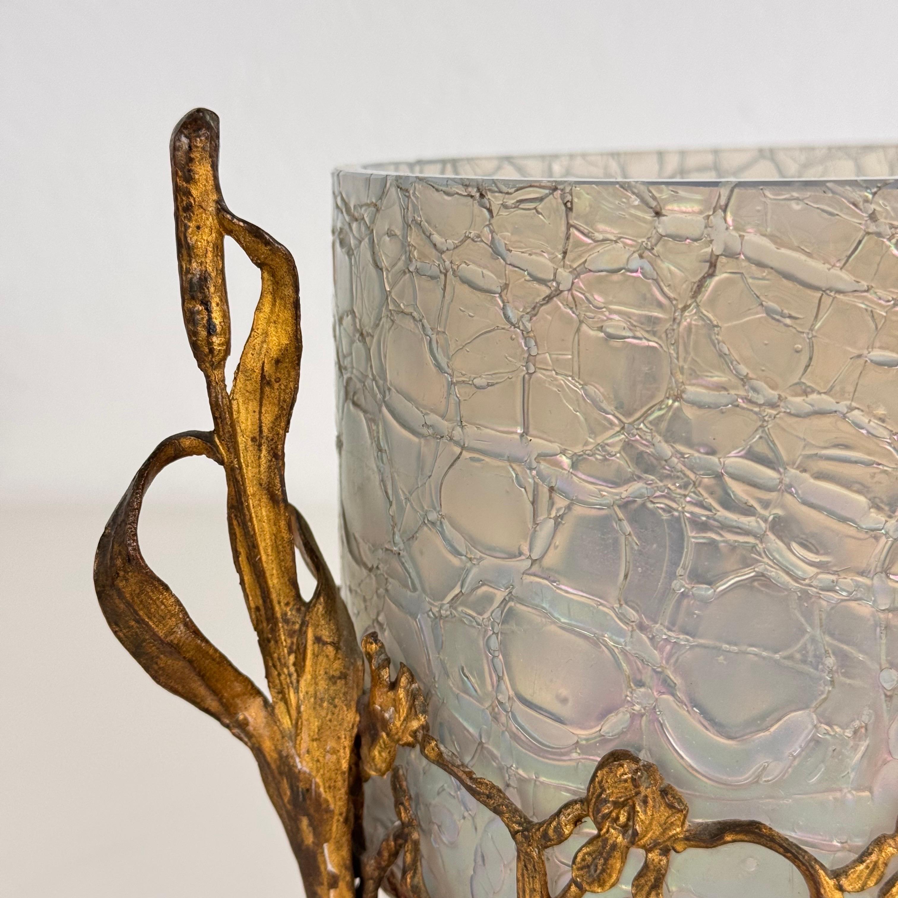 Seltener französischer Jugendstil-Übertöpfer aus Messing und opalisierendem Glas, spätes 19. Jahrhundert im Zustand „Gut“ im Angebot in Bagnolo Mella, Brescia