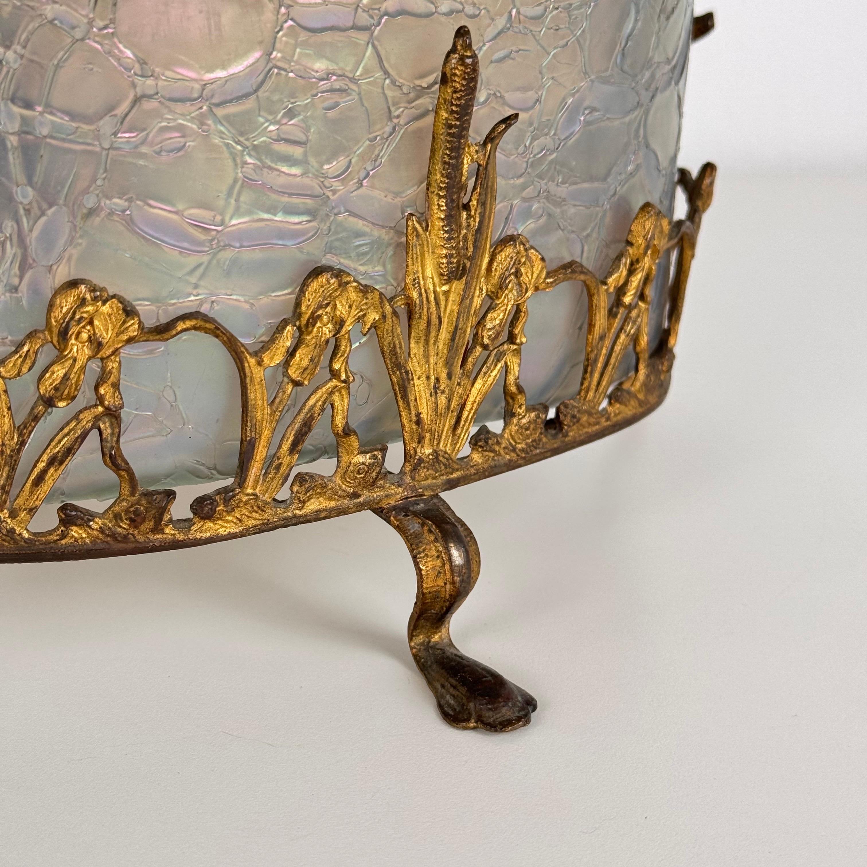 Seltener französischer Jugendstil-Übertöpfer aus Messing und opalisierendem Glas, spätes 19. Jahrhundert im Angebot 2