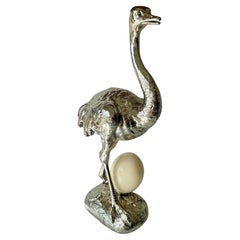 Rara lampada da tavolo scultura di struzzo francese in bronzo Art-nouveau con uovo di struzzo