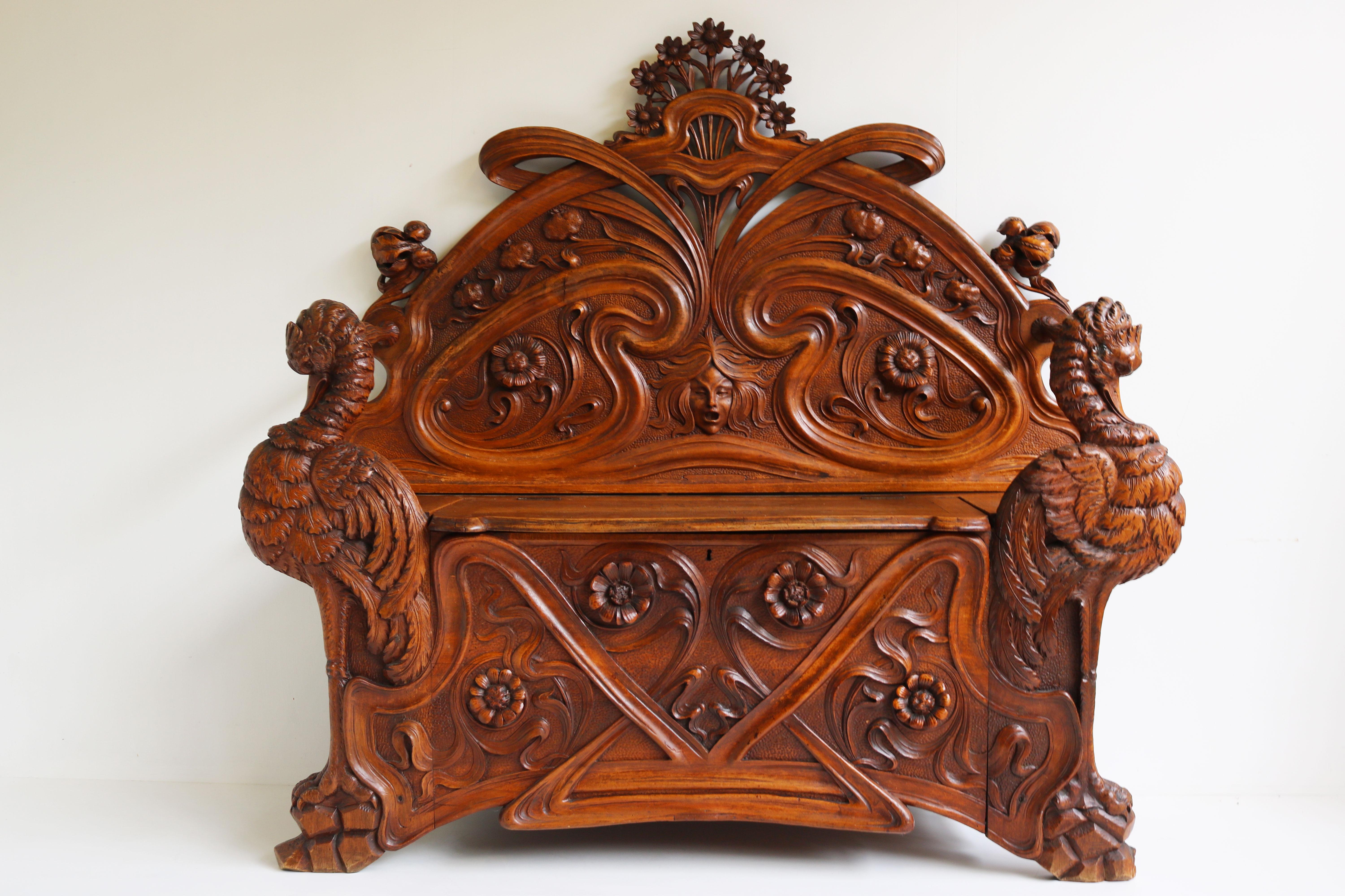 Hand-Carved Rare French Art Nouveau / Jugendstil Hall Bench Attributed to Louis Majorelle