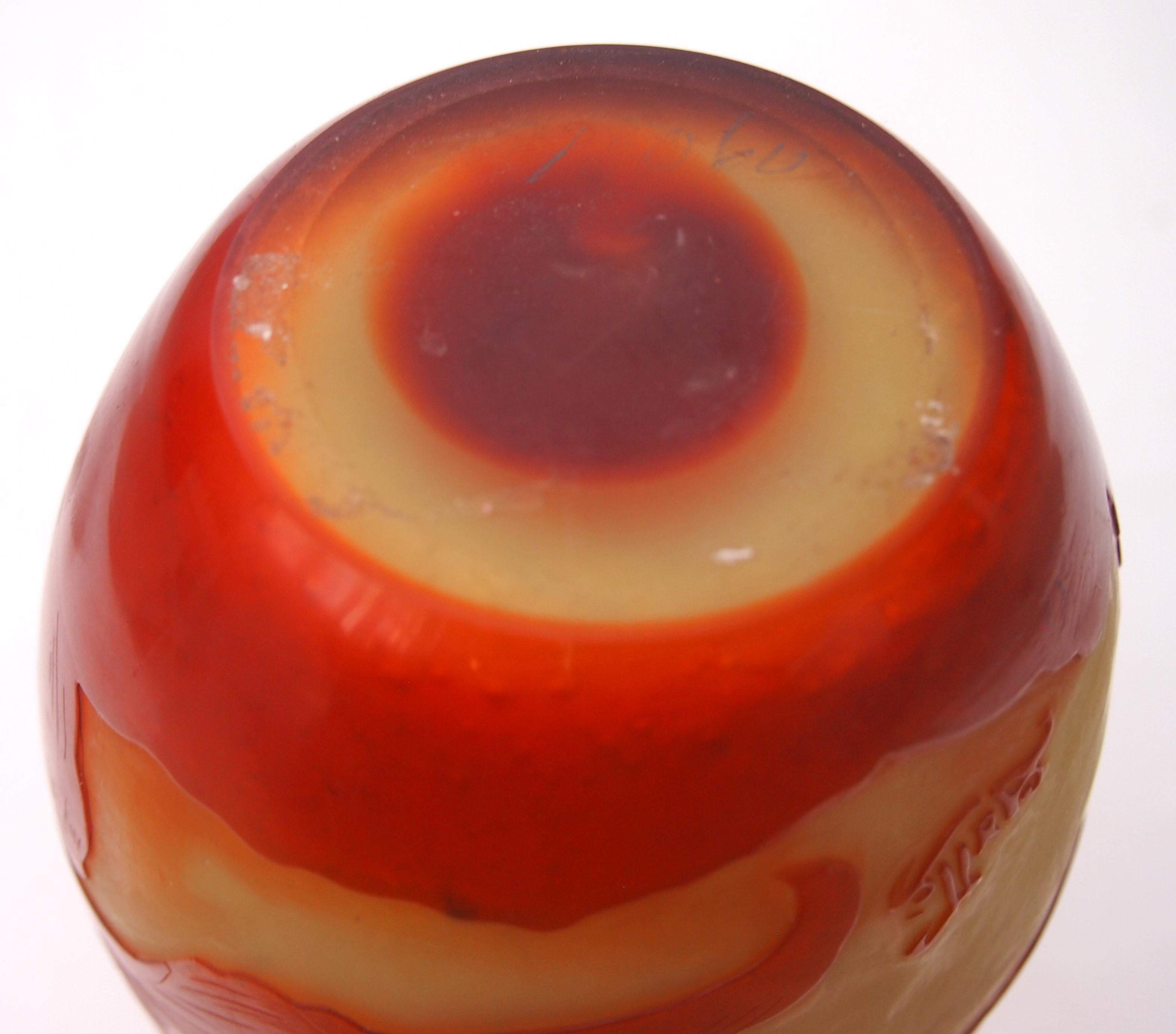 Raro vaso francese Art Nouveau in vetro giallo marmorizzato Emile Galle Cameo -Orchidee in vendita 2