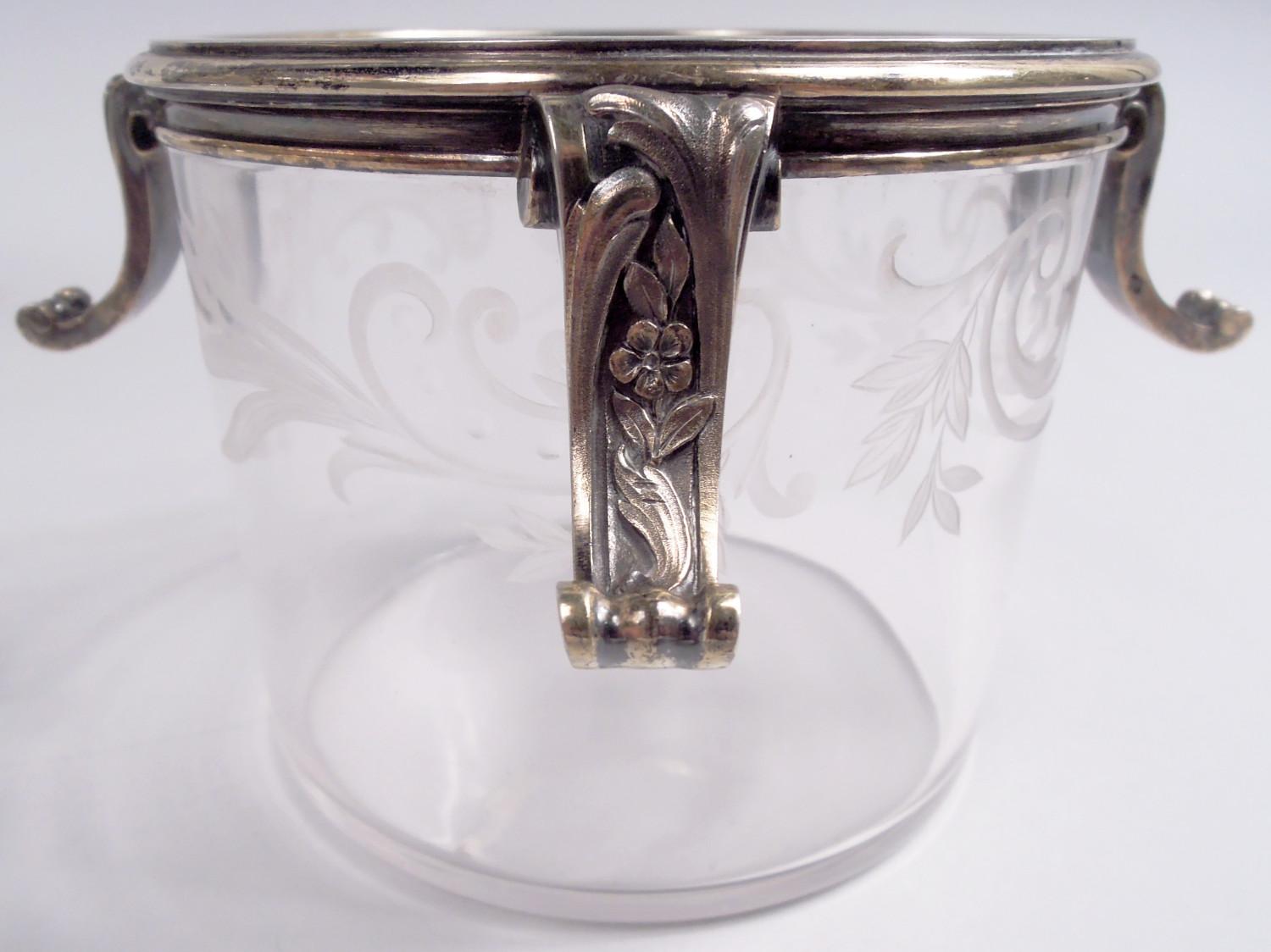 Raro cuenco clásico francés Belle Epoque de plata dorada y cristal para caviar Dorado en venta