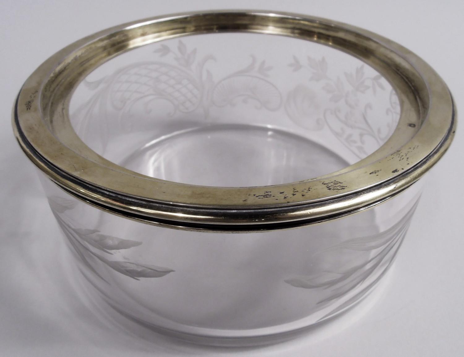 Raro cuenco clásico francés Belle Epoque de plata dorada y cristal para caviar en Bueno estado para la venta en New York, NY