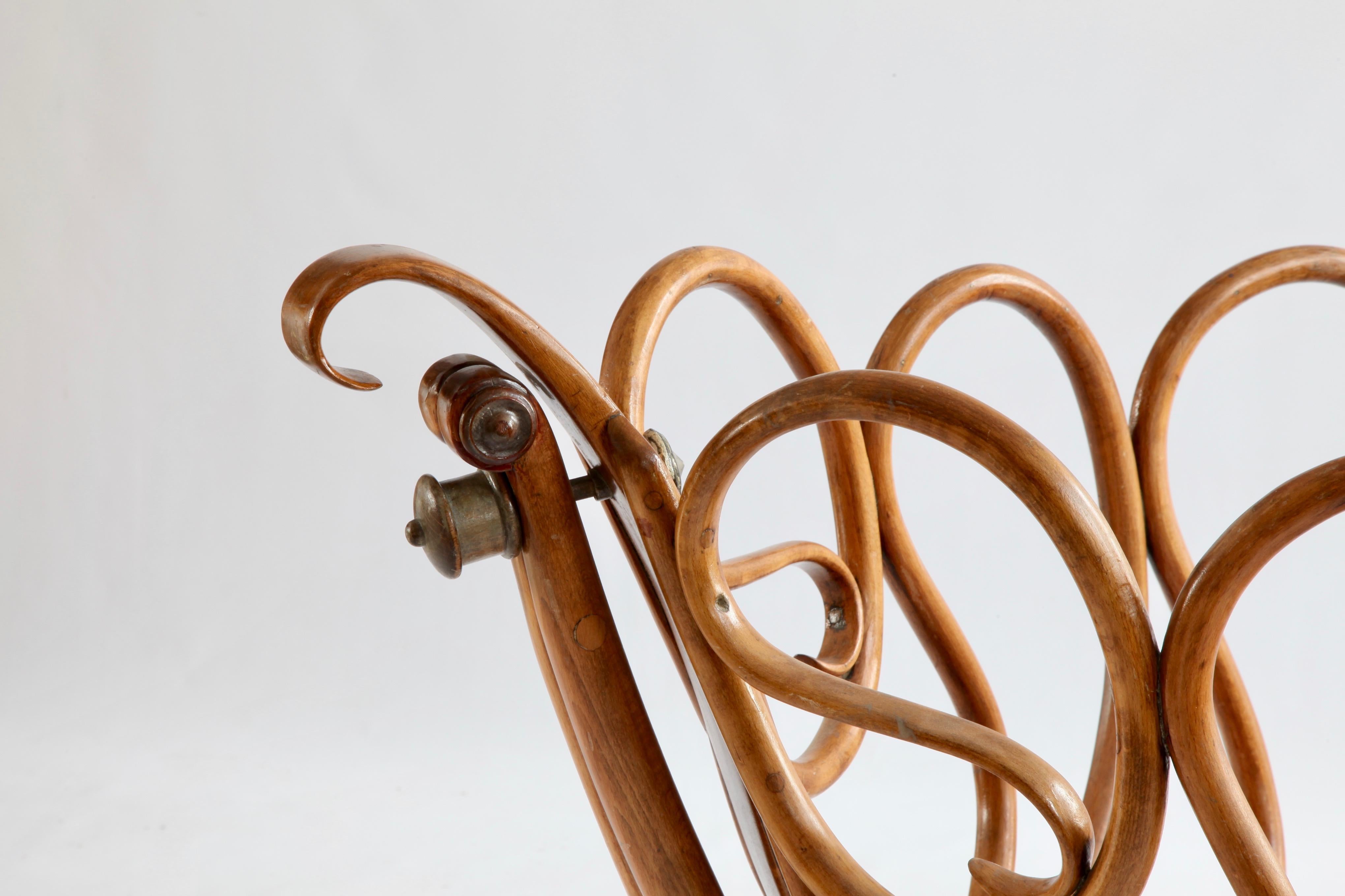 Rare pendule française en bois courbé de style Thonet, fin du 19ème siècle en vente 2