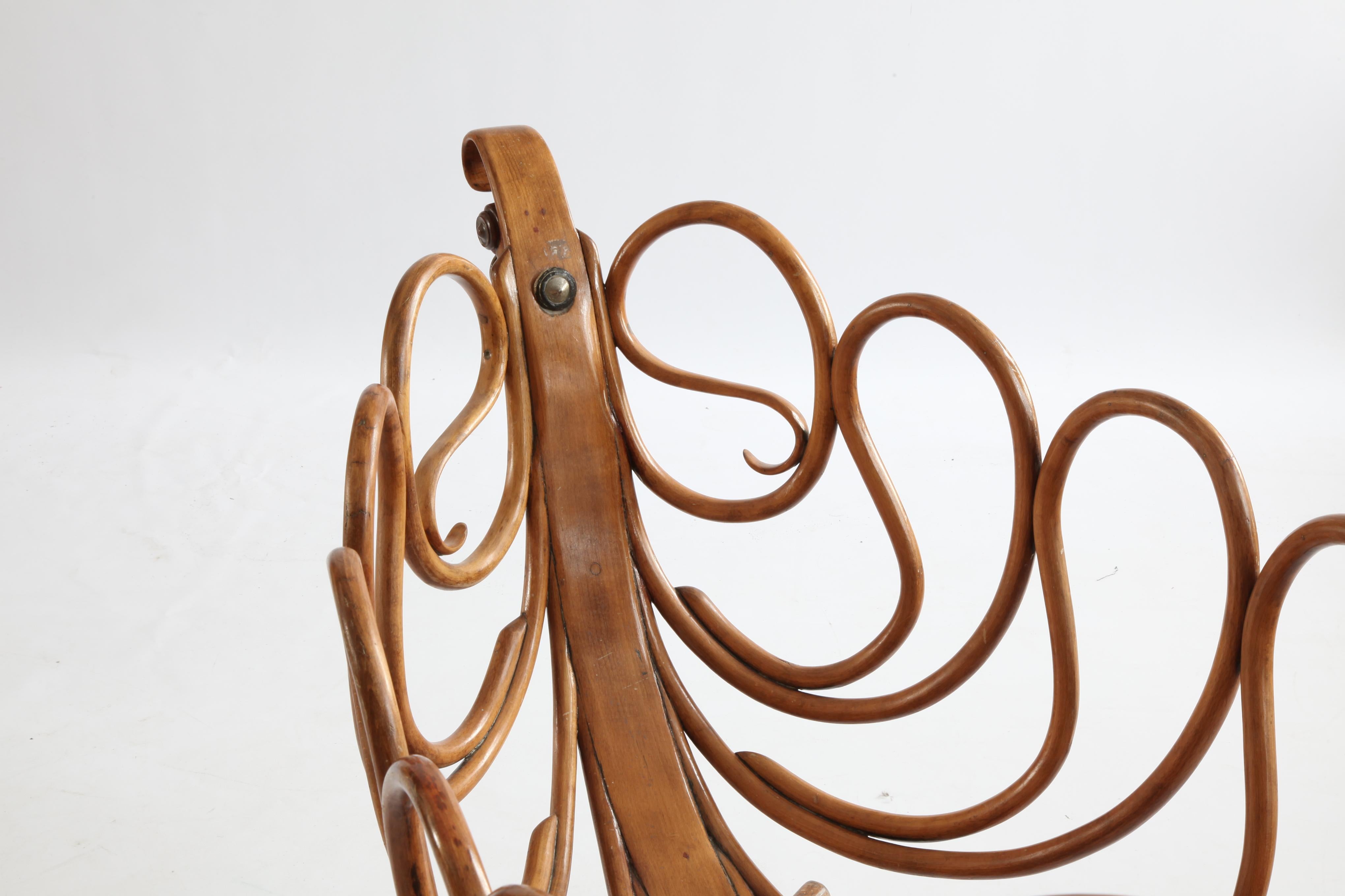 Rare pendule française en bois courbé de style Thonet, fin du 19ème siècle en vente 5