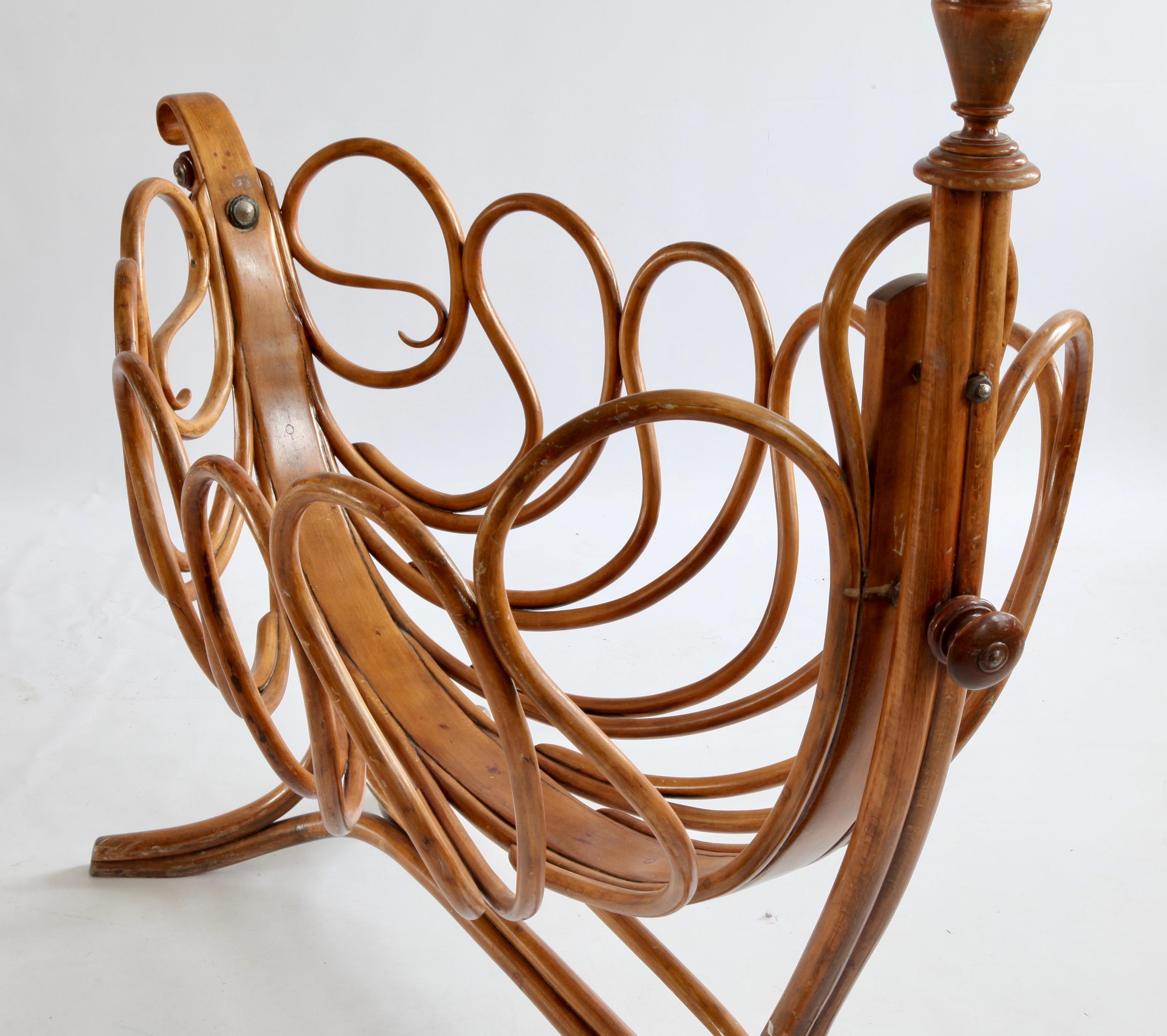 Art nouveau Rare pendule française en bois courbé de style Thonet, fin du 19ème siècle en vente