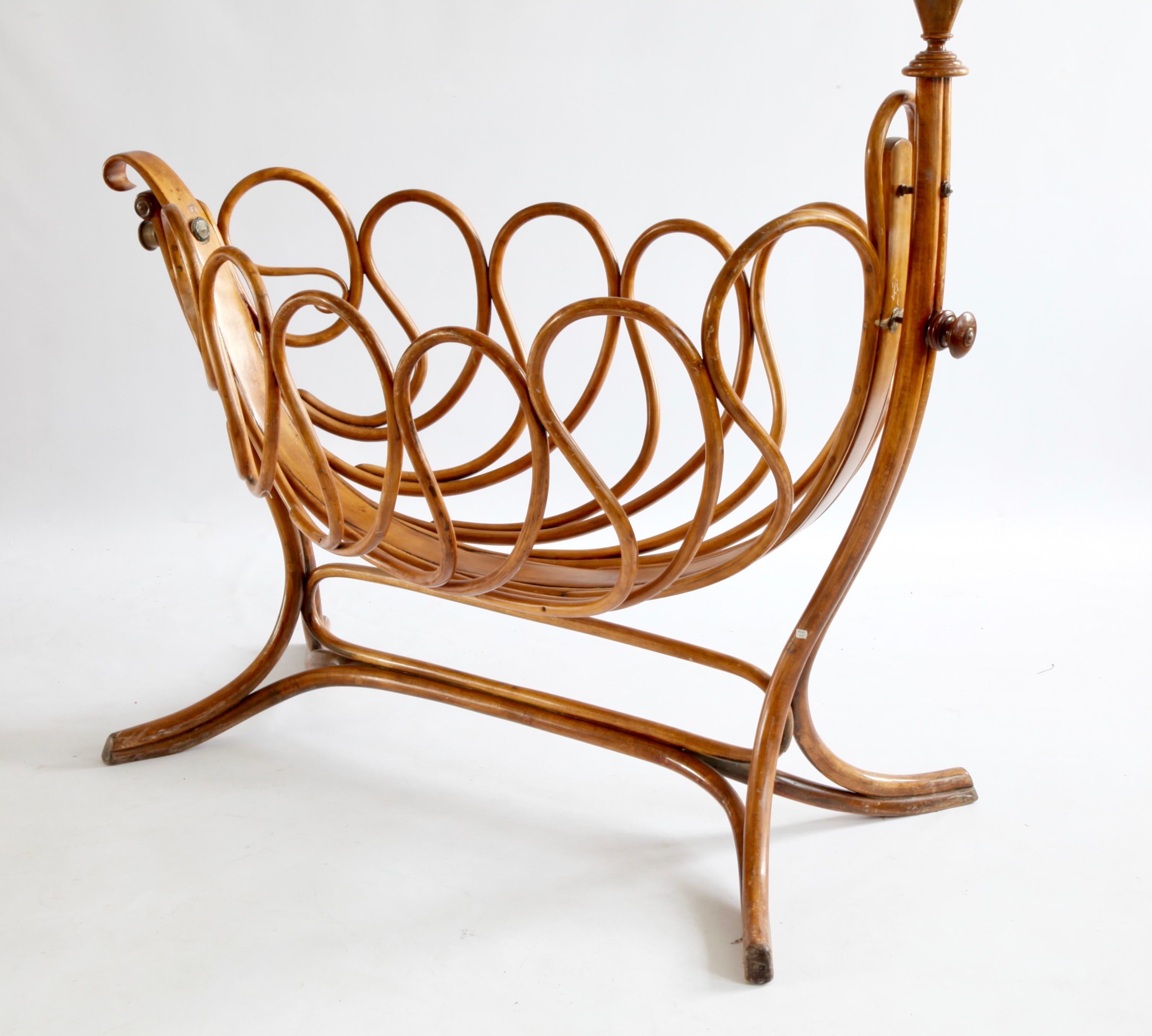 Rare French Bentwood Cradle in the Thonet Style, Late 19th Century For Sale 1