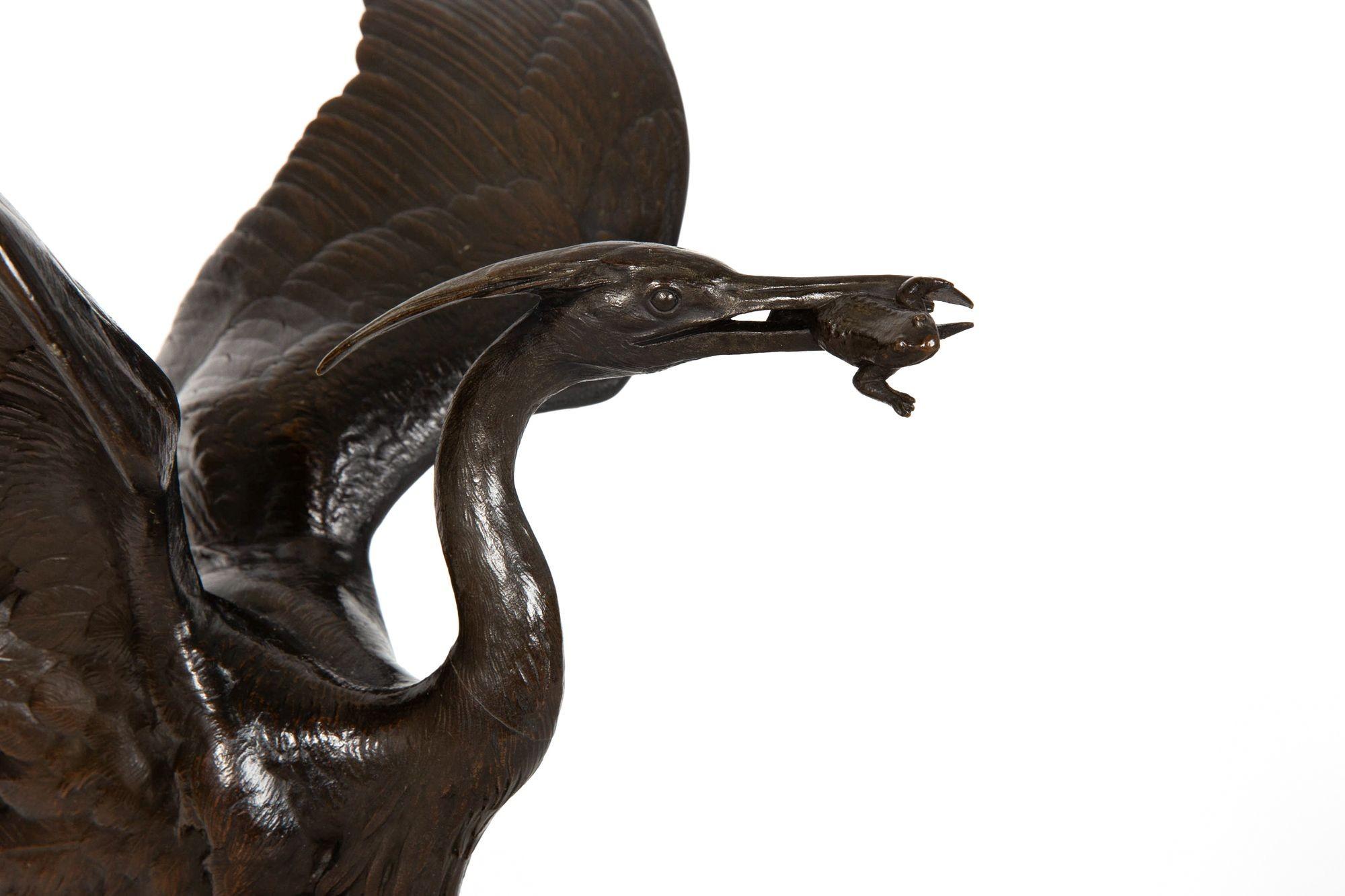 XIX secolo Rara scultura francese in bronzo con airone e rana di Henri Alfred Jacquemart in vendita