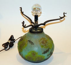 Rare lampe en verre camée française par Devez:: 1900-1930