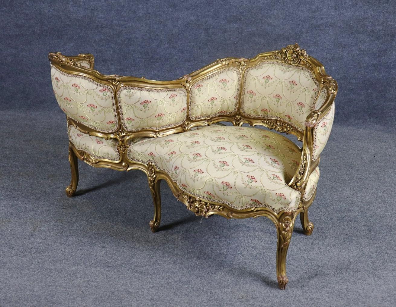 Raro Tete a Tete francese intagliato in legno di noce dorato Sette a pettegolezzo Circa 1890 in vendita 2