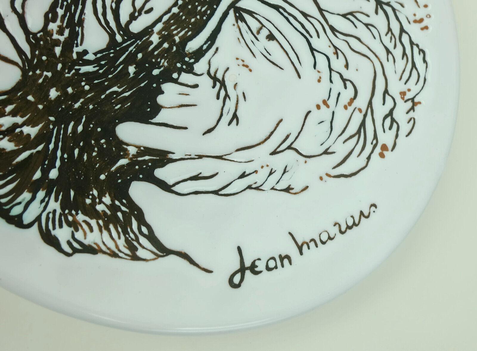 French wall plate from the 1960s, signed 'Jean Marais' on both sides. White glossy glaze, motif in shades of matte black.

Width 10.23