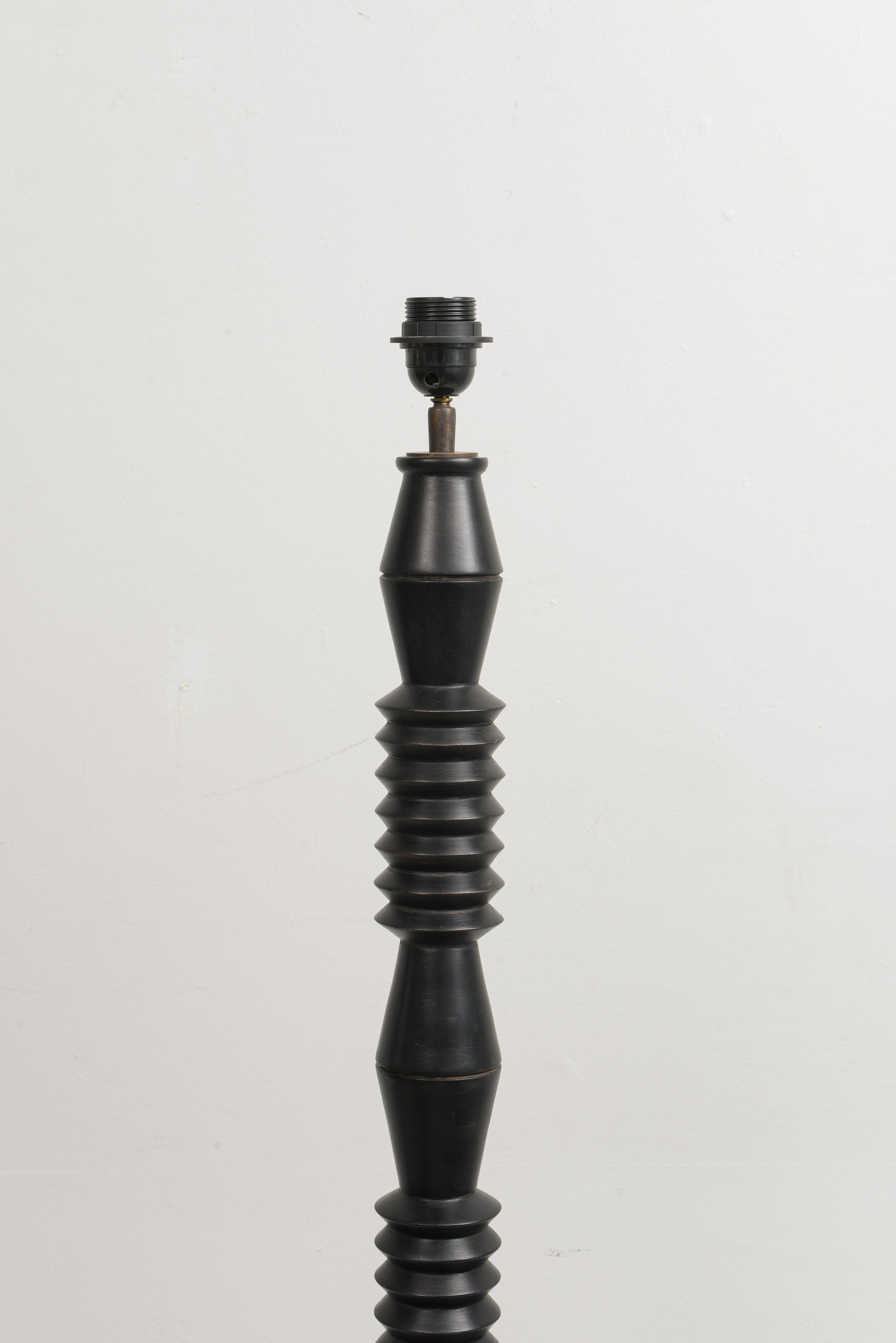 French Ebonized Floor lamp In Excellent Condition For Sale In New York, NY