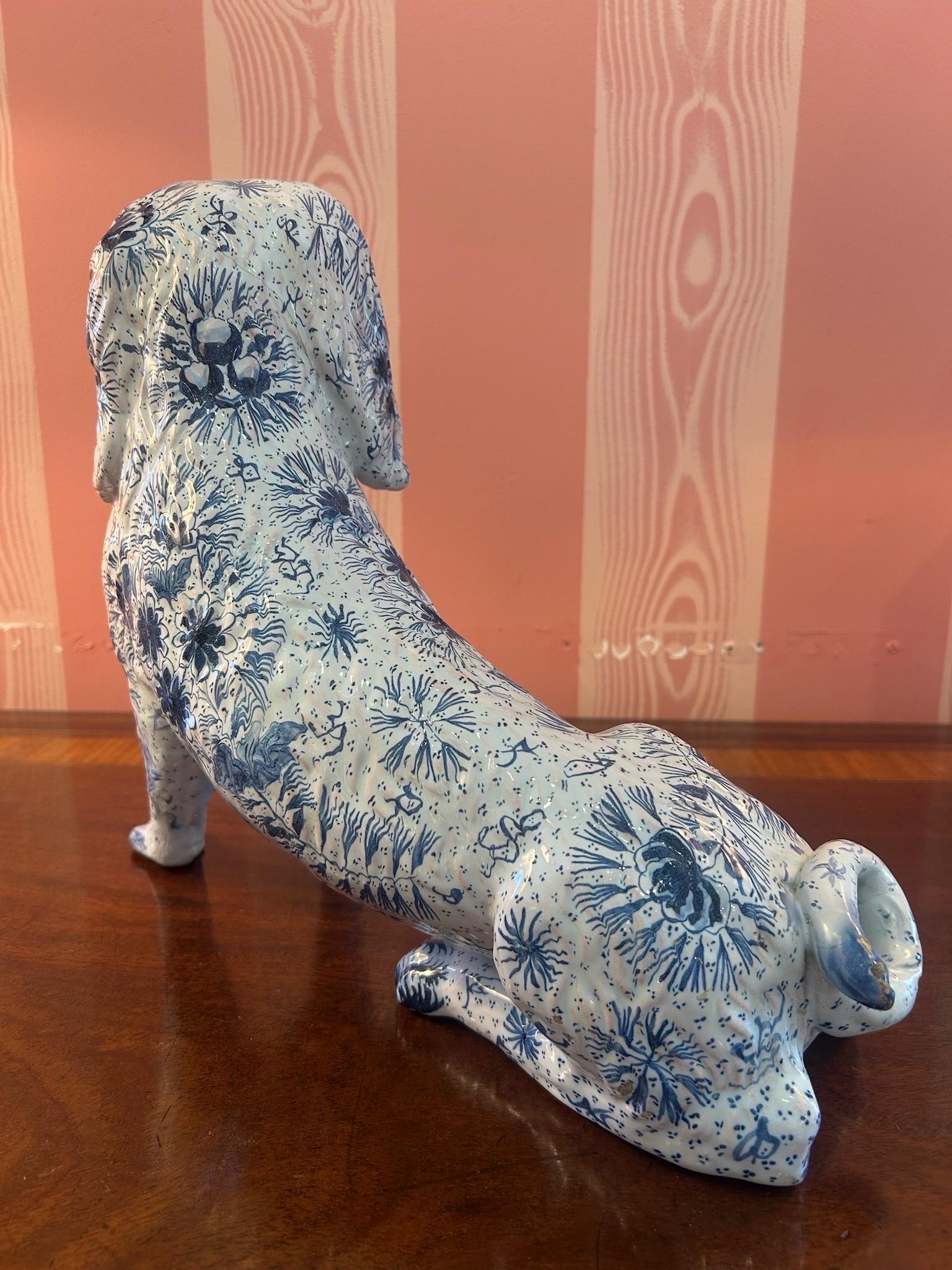 Rare chien en faïence française, fin 19e/début 20e siècle en vente 6