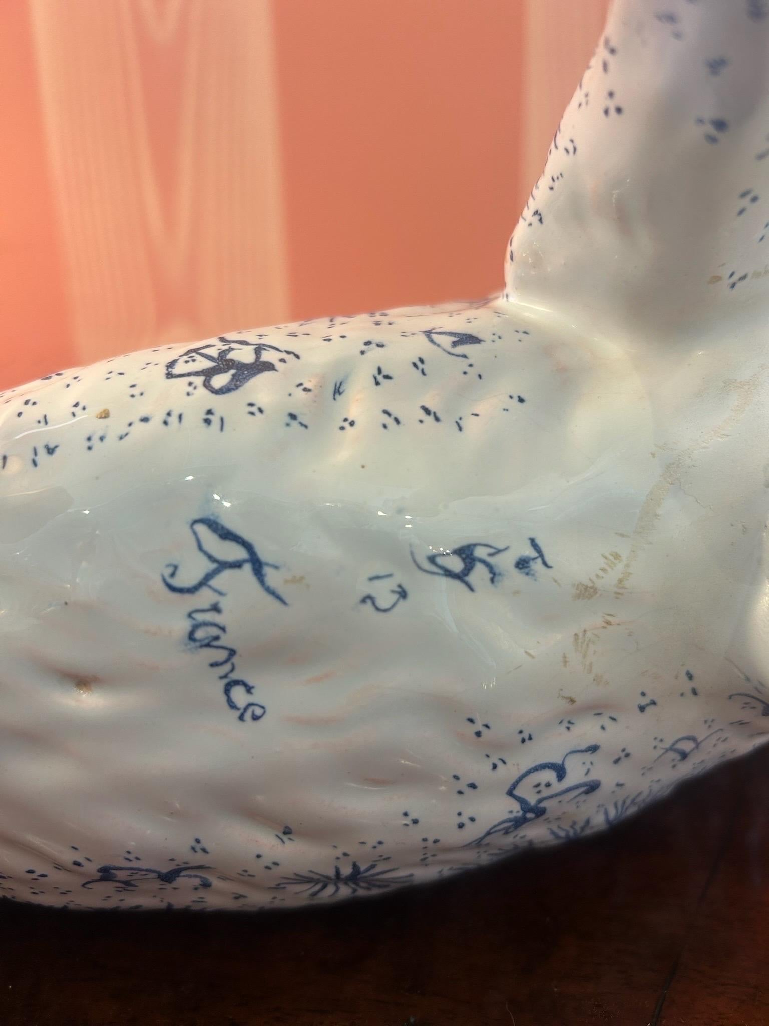 Rare chien en faïence française, fin 19e/début 20e siècle en vente 11