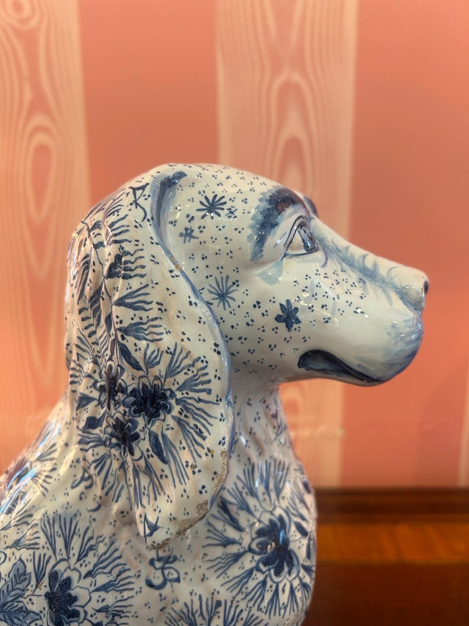 Rare chien en faïence française, fin 19e/début 20e siècle en vente 2