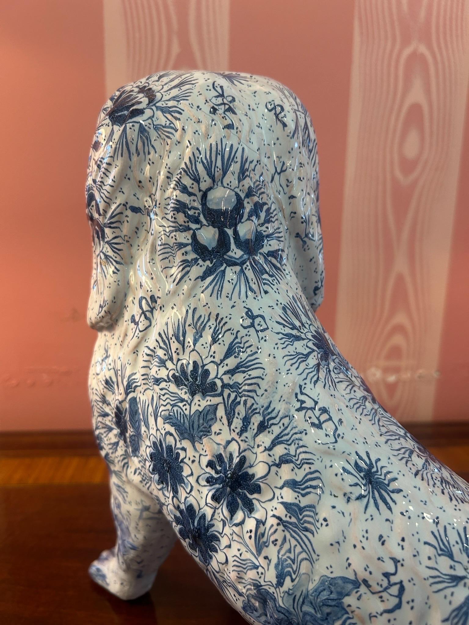 Rare chien en faïence française, fin 19e/début 20e siècle en vente 3