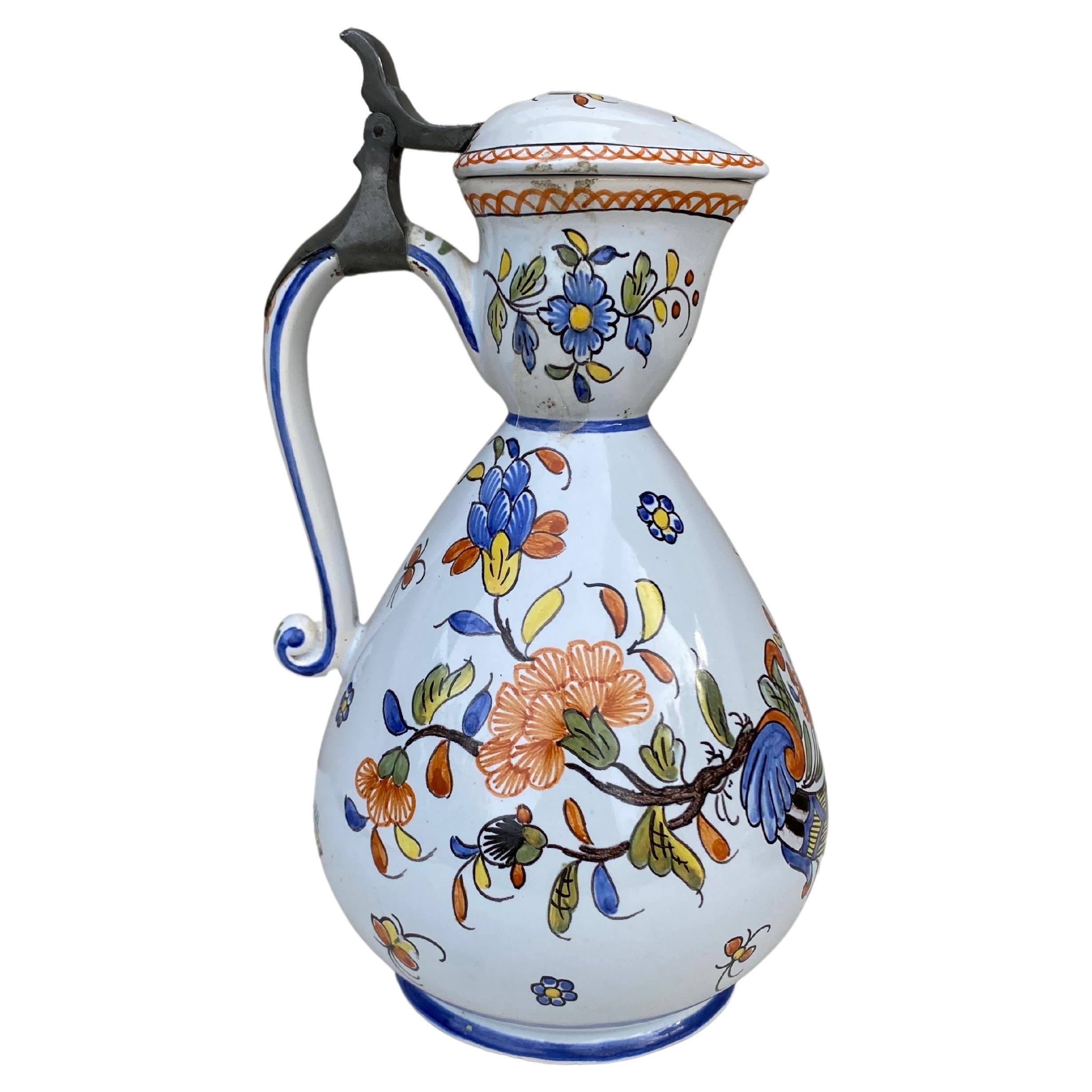 Rara jarra de loza francesa con tapa estilo Rouen, circa 1900