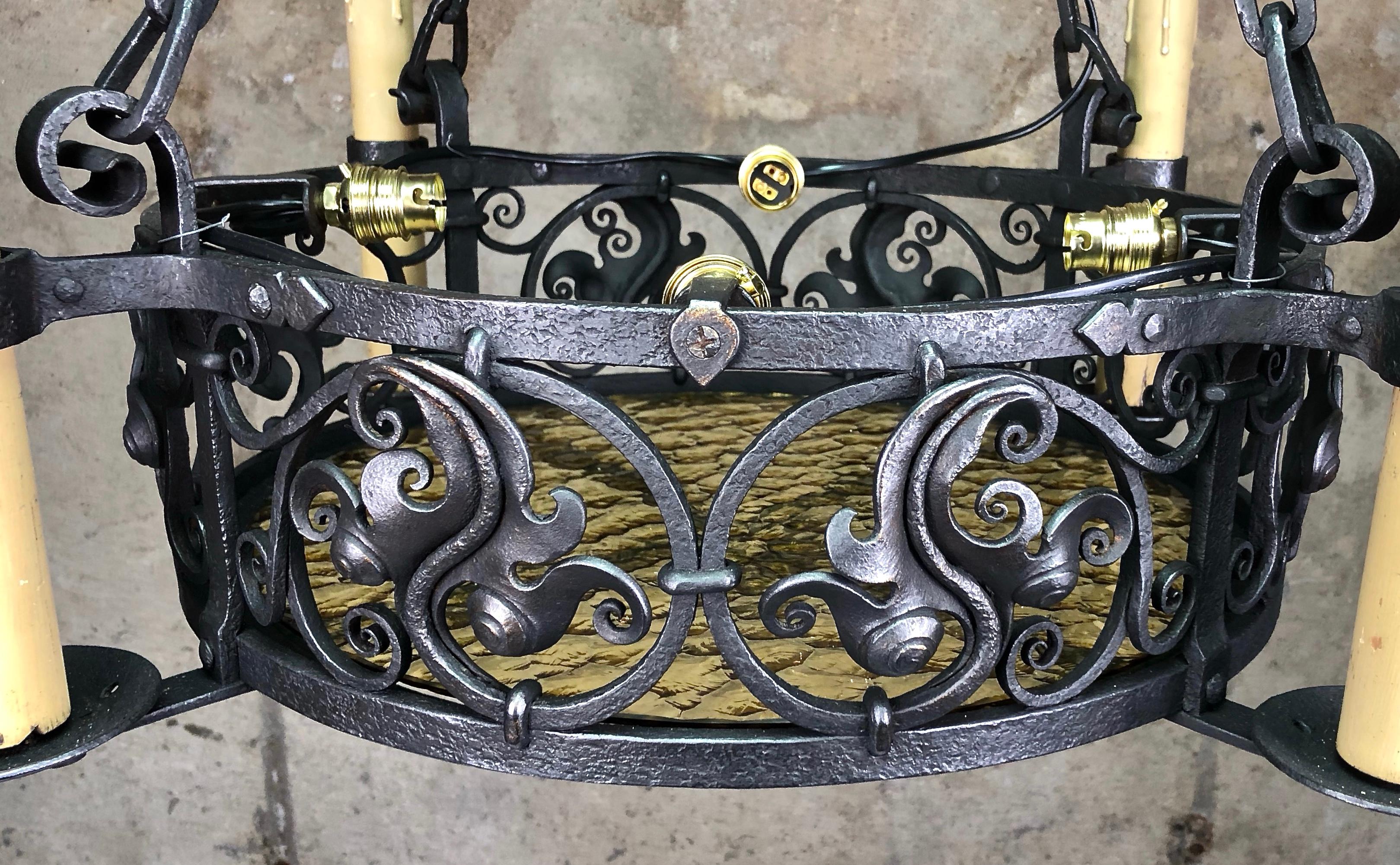 Rare plafonnier néo-gothique français forgé à la main Bon état - En vente à CHINON, FR