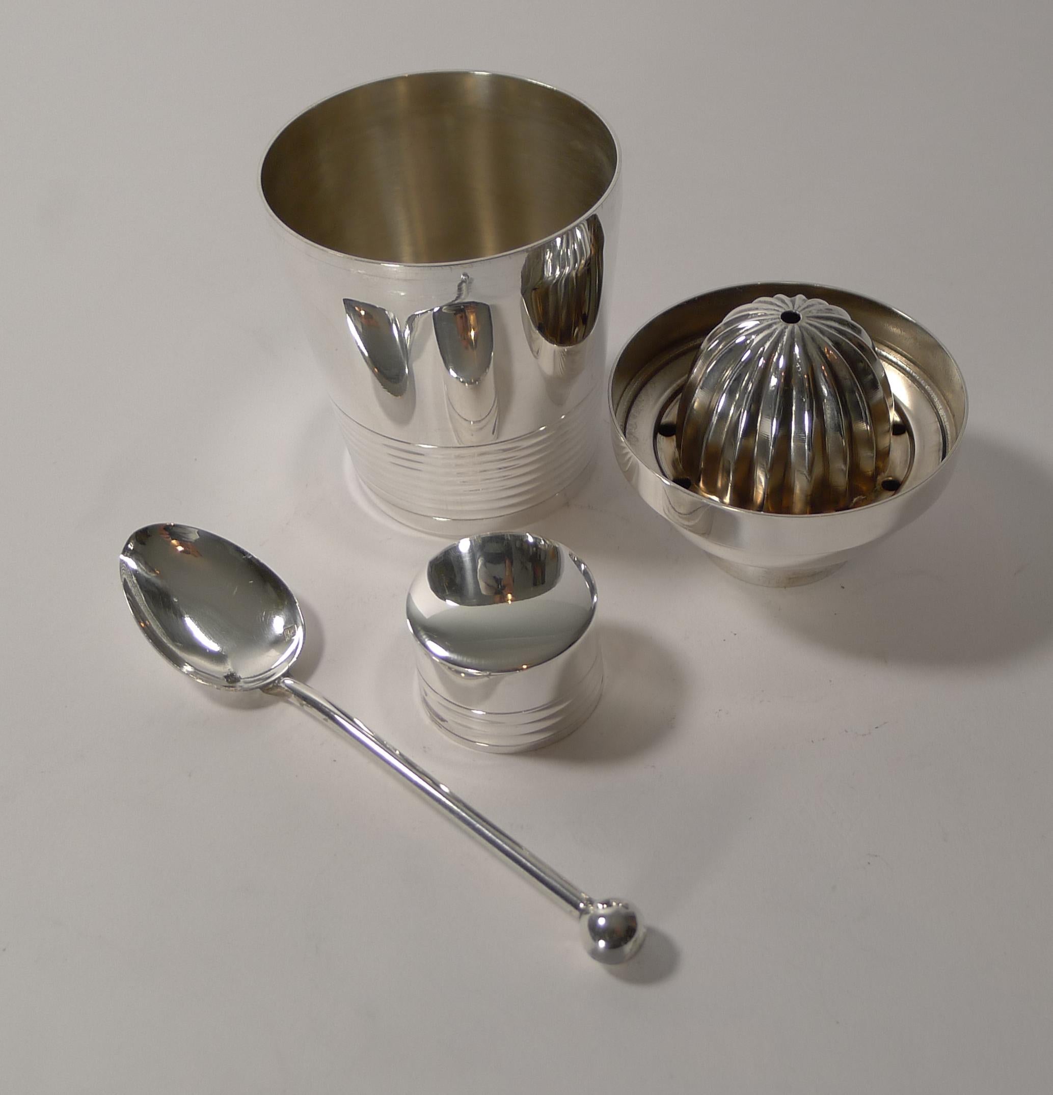 Rare French Individual Cocktail Shaker With Lemon Squeezer, Deschamps Freres In Good Condition In Bath, GB
