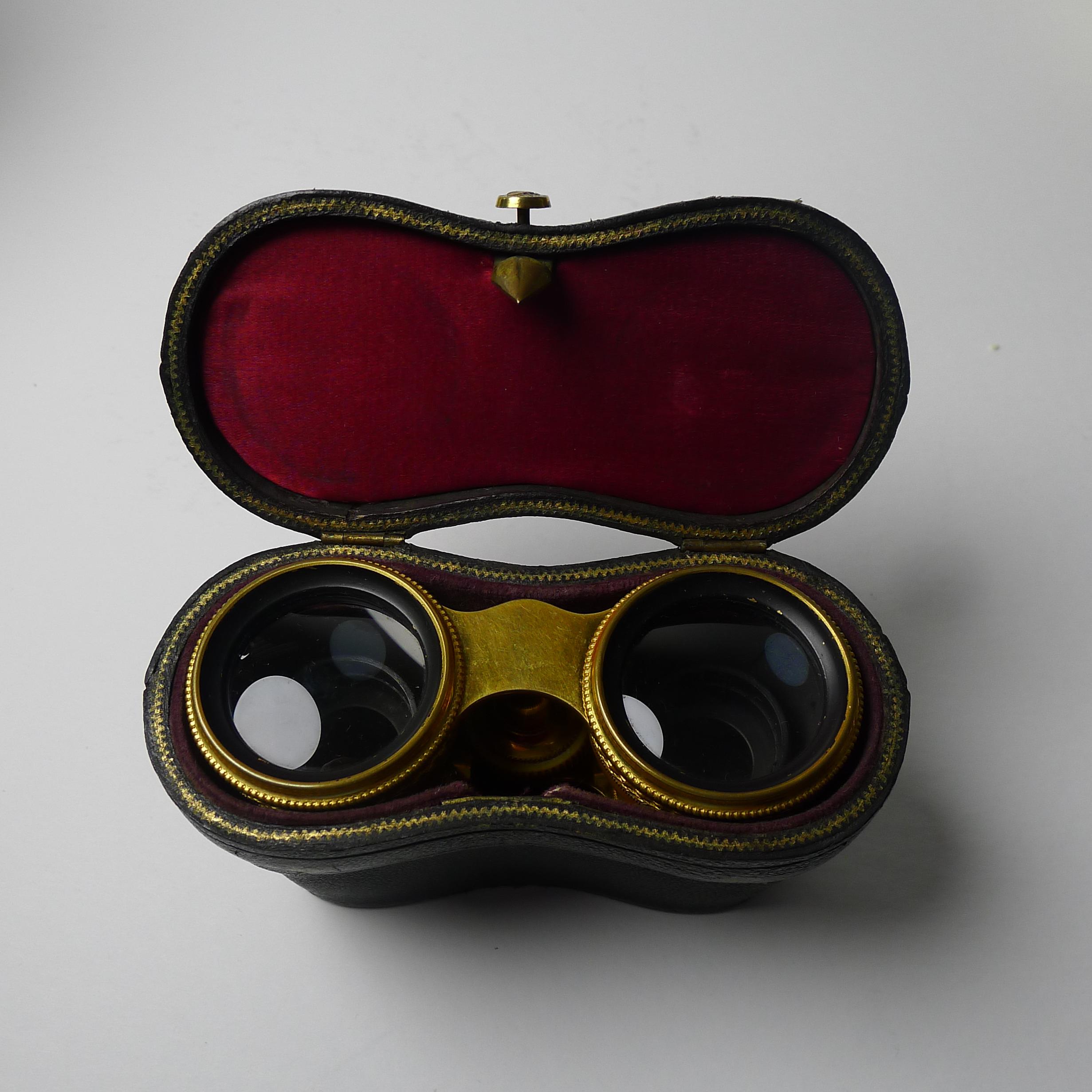 Rare French LeMaire, Paris Opera Glasses - Golden Mother of Pearl In Good Condition In Bath, GB