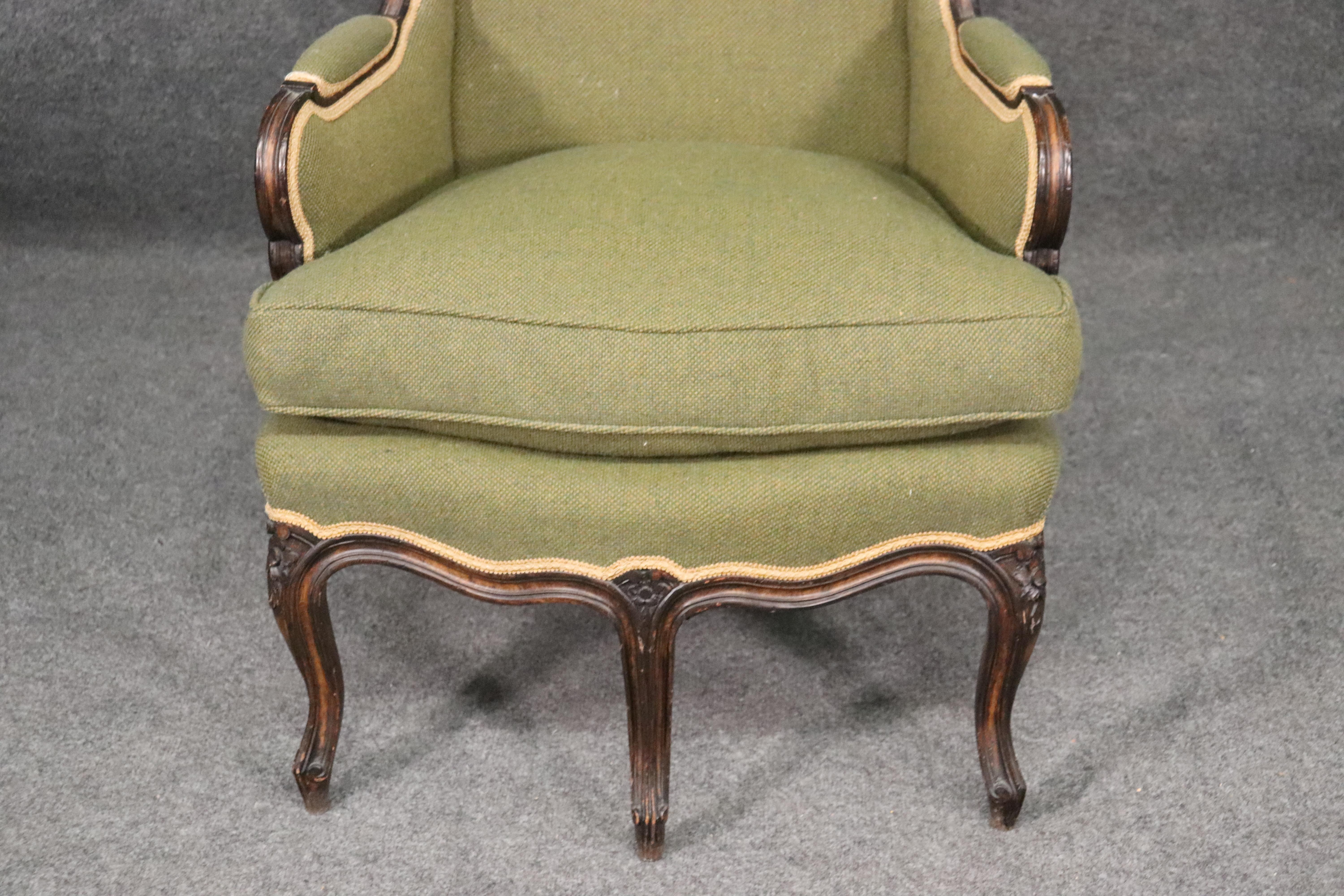 Rare French Louis XV Carved Walnut 5 Leg Bergère Lounge Chair, circa 1910 In Good Condition In Swedesboro, NJ