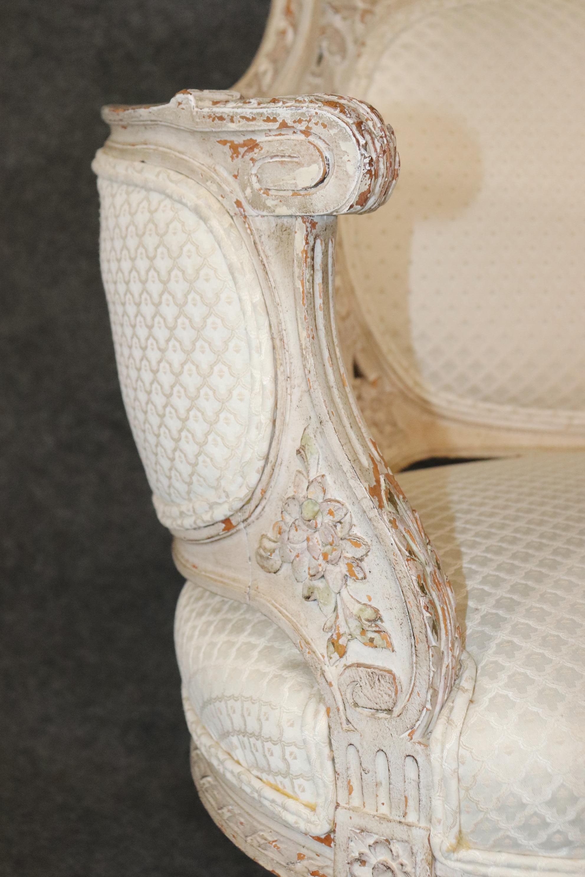 Rare fauteuil club français Louis XV de style Corbielle décoré de peinture  en vente 6