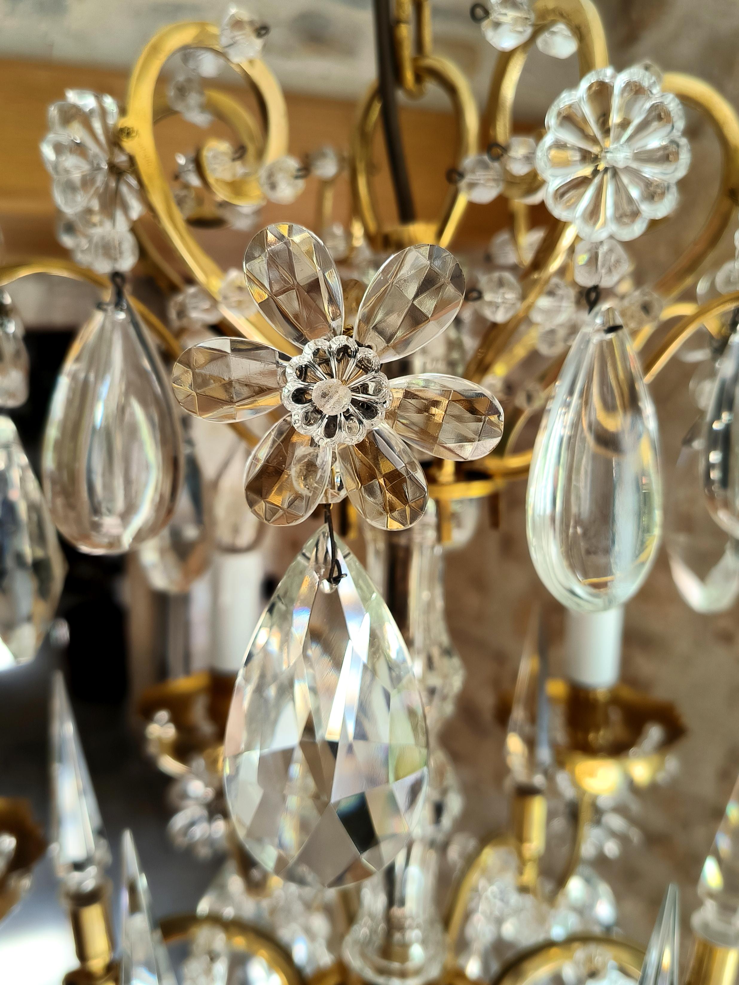 Rara araña de cristal francesa estilo Luis XVI de la Maison Baguès. Circa 1950's en venta 9