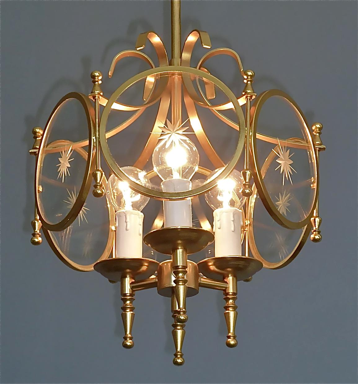 Mid-Century Modern Rare lanterne française de la Maison Jansen en laiton doré et verre cristal Bagues Charles, 1960 en vente