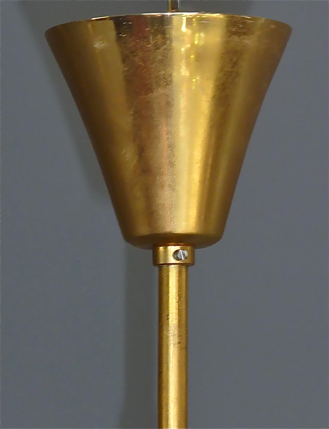 Laiton Rare lanterne française de la Maison Jansen en laiton doré et verre cristal Bagues Charles, 1960 en vente