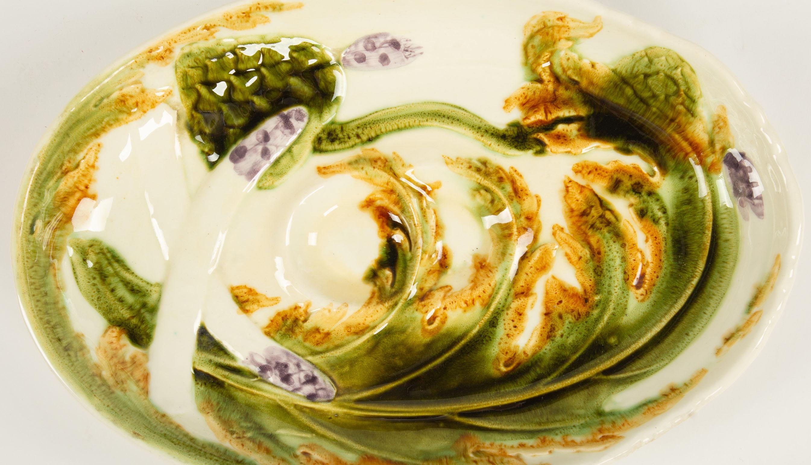 Céramique Rare service à asperges en majolique française, peint à la main avec 26 assiettes et plus encore en vente