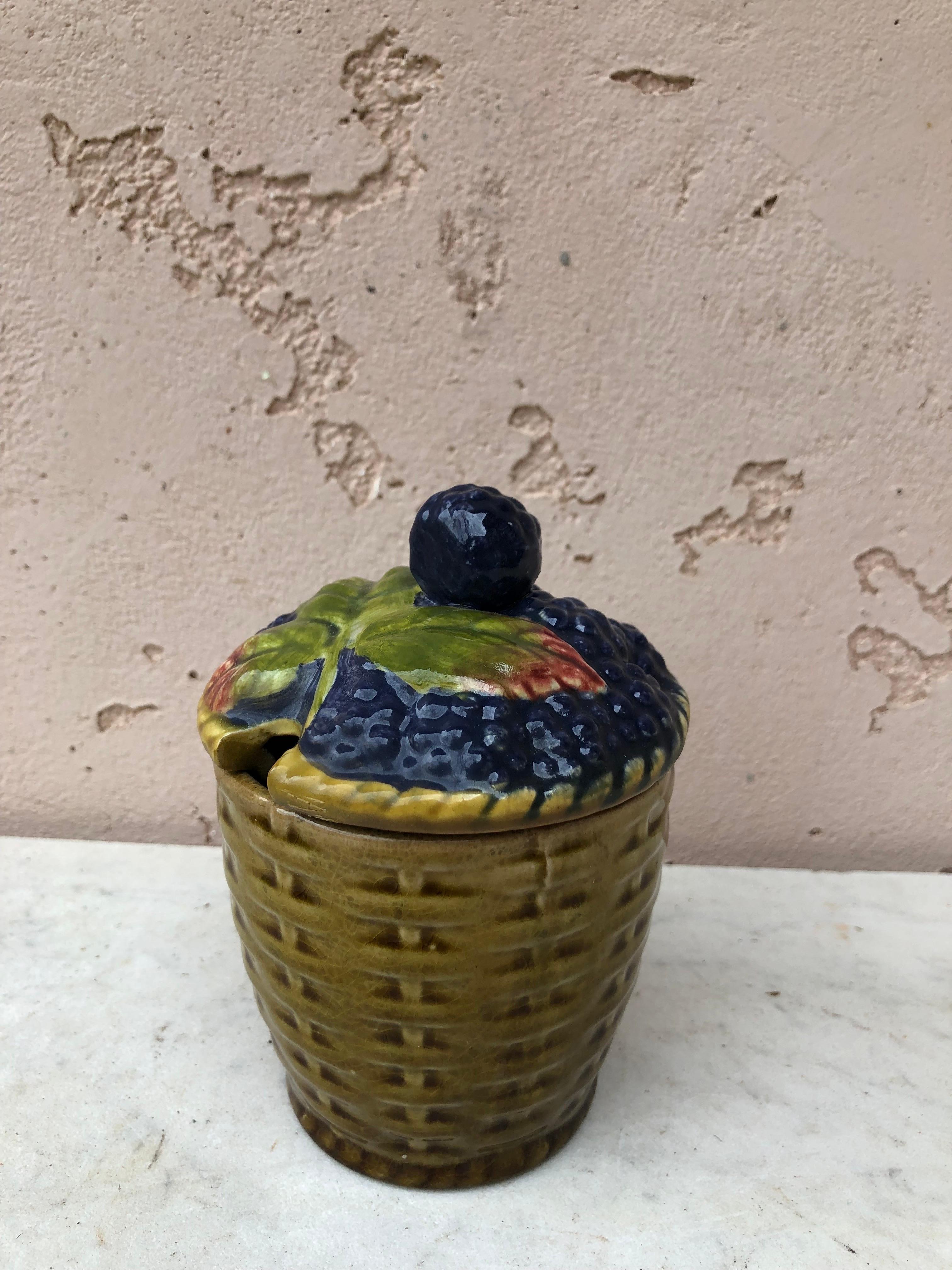 Rare French Majolica Blackberries Basket signed Sarreguemines circa 1920 For Sale 2