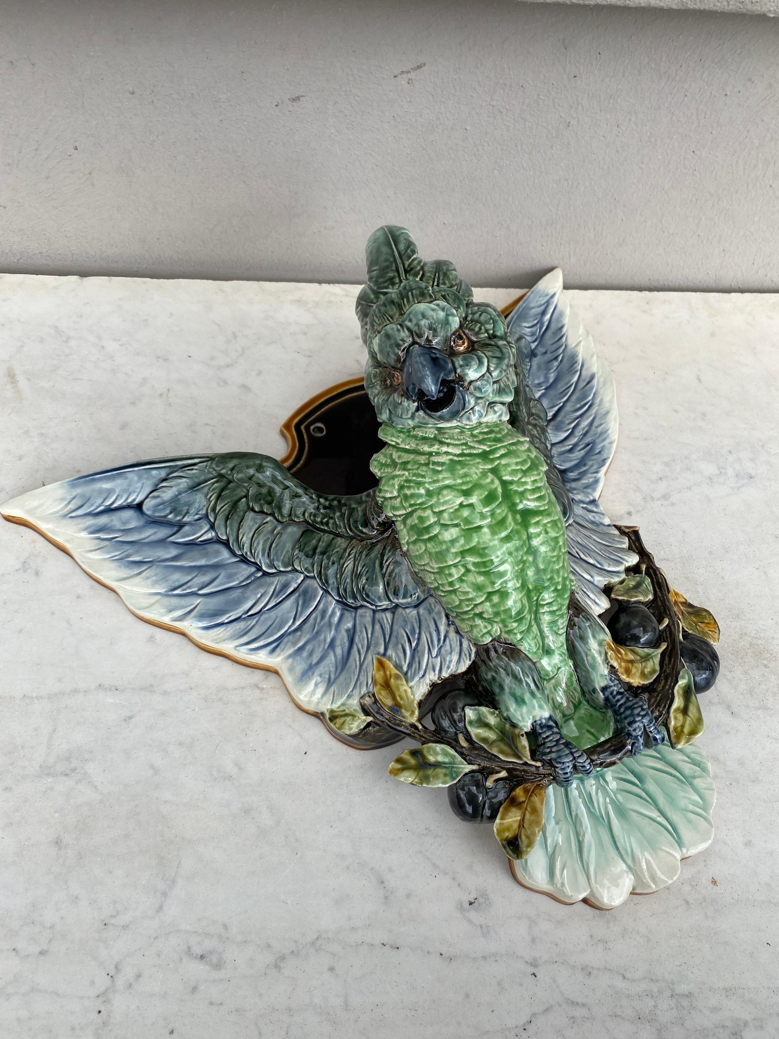 Rare French Majolica Parrot Wall Pocket Choisy Le Roi, Circa 1890 In Good Condition For Sale In Austin, TX