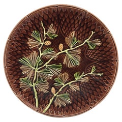 Rare assiette à aiguilles en pin en majolique française Sarreguemines Majolica vers 1870