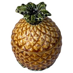 Seltene französische Majolika-Ananas-Korbschachtel Sarreguemines, um 1890