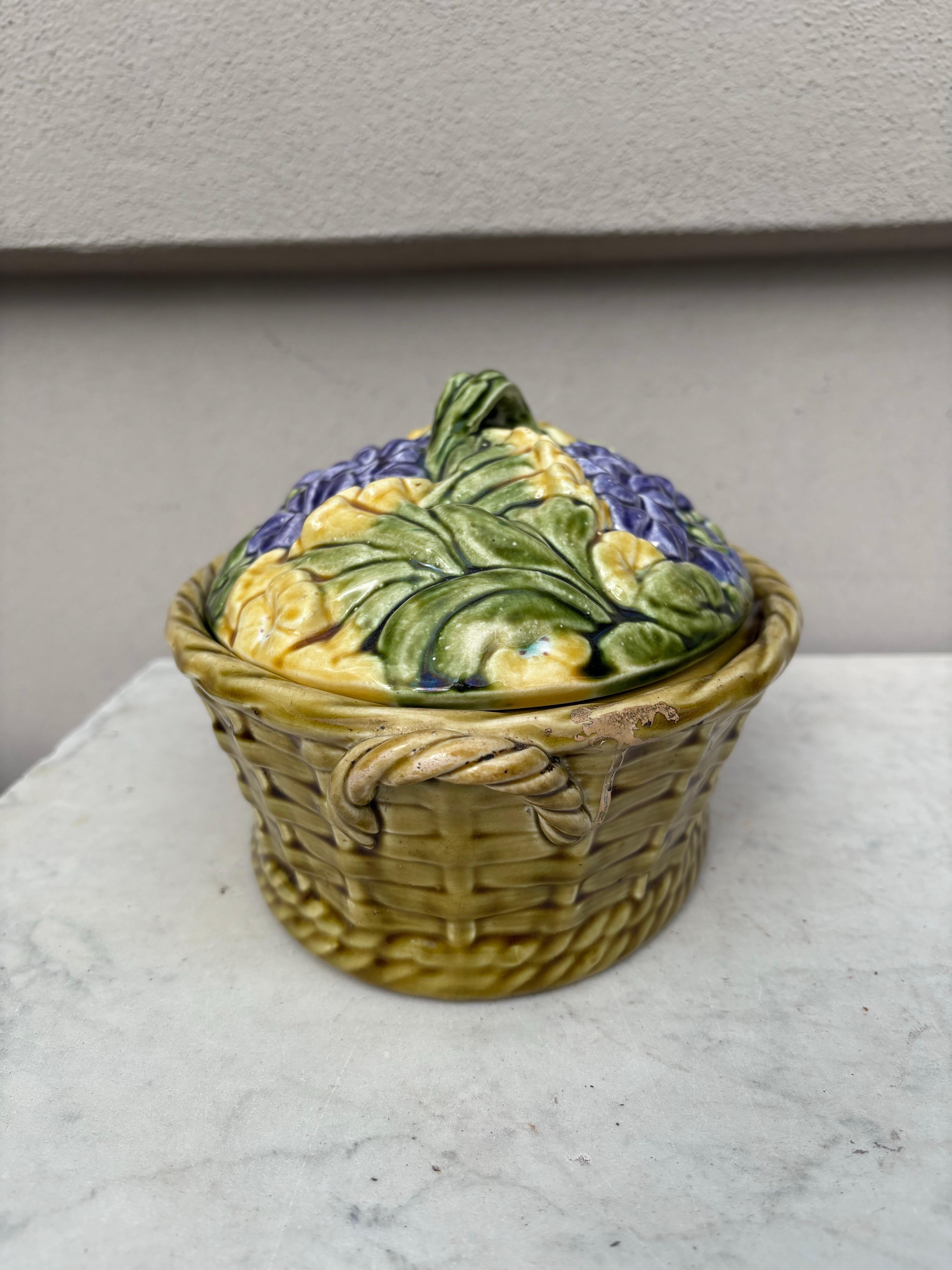 Rare French Majolica Violets Basket Sarreguemines Circa 1920 In Good Condition For Sale In Austin, TX