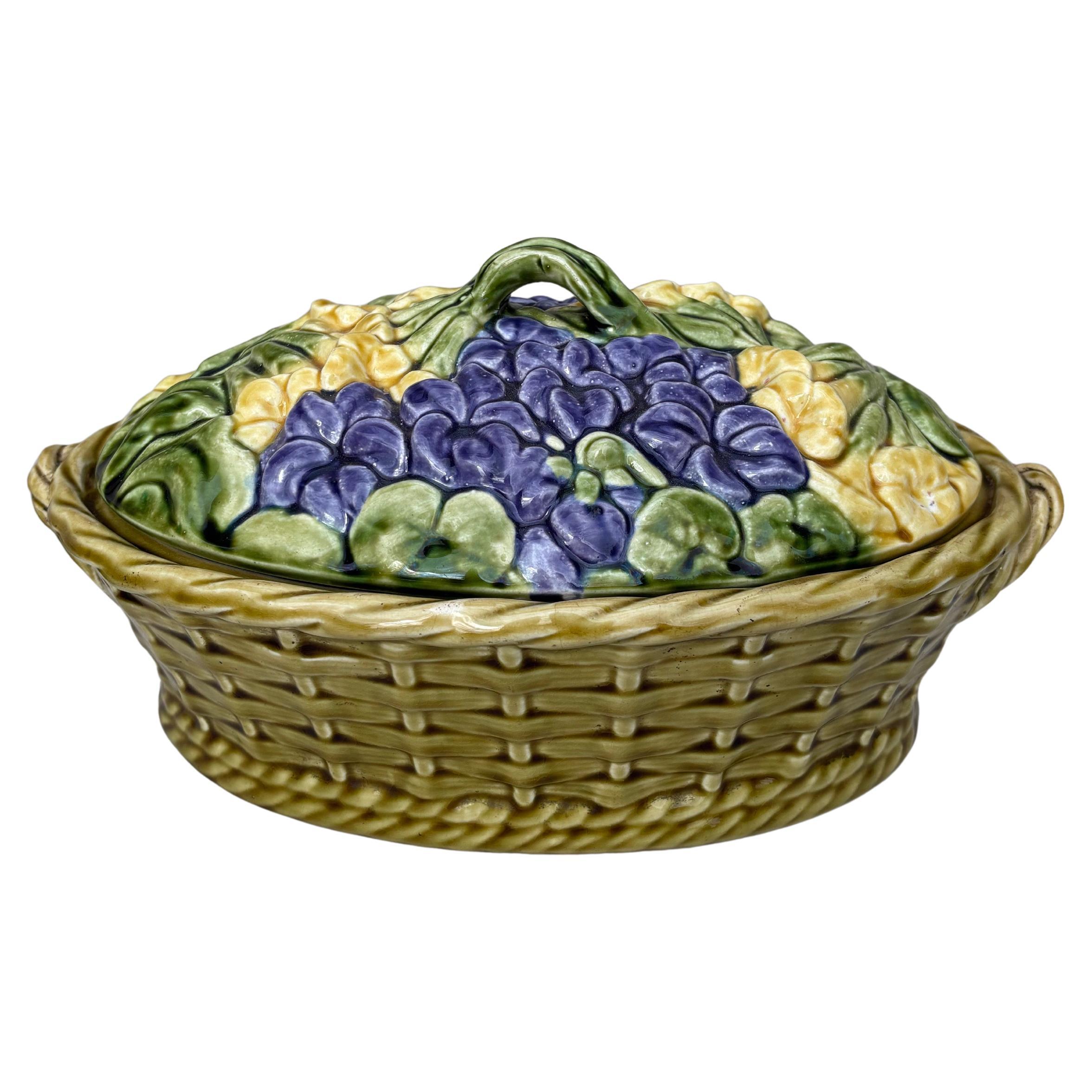 Rare Panier à Violettes en Majolique Française Sarreguemines Circa 1920