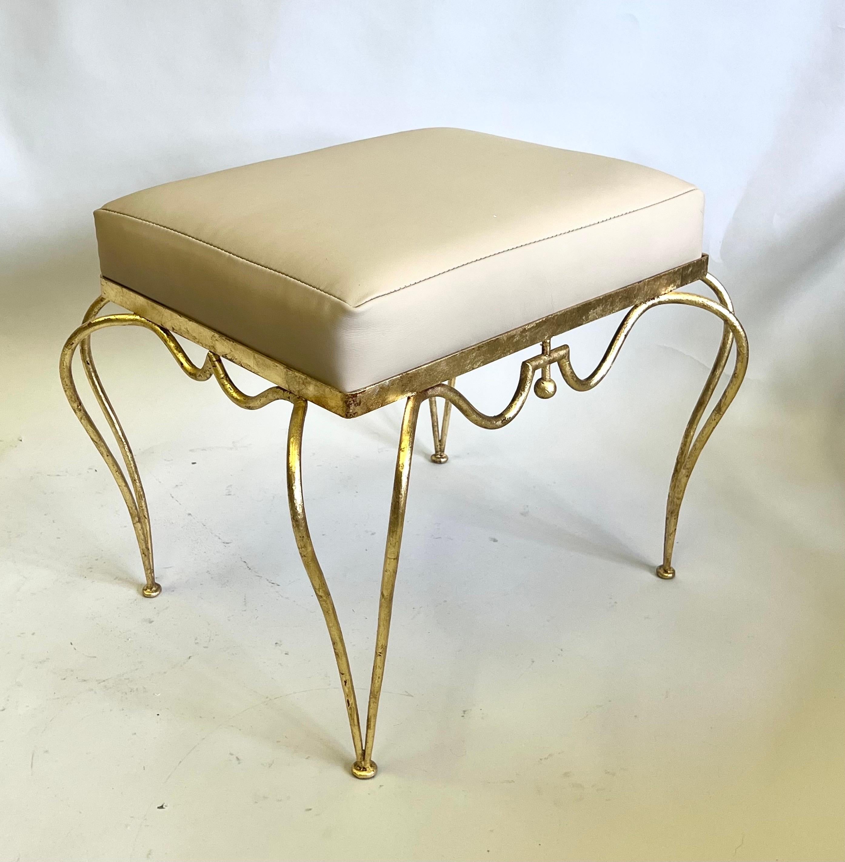 Raro taburete / banco francés de hierro forjado dorado de mediados de siglo de Rene Drouet en Bueno estado para la venta en New York, NY