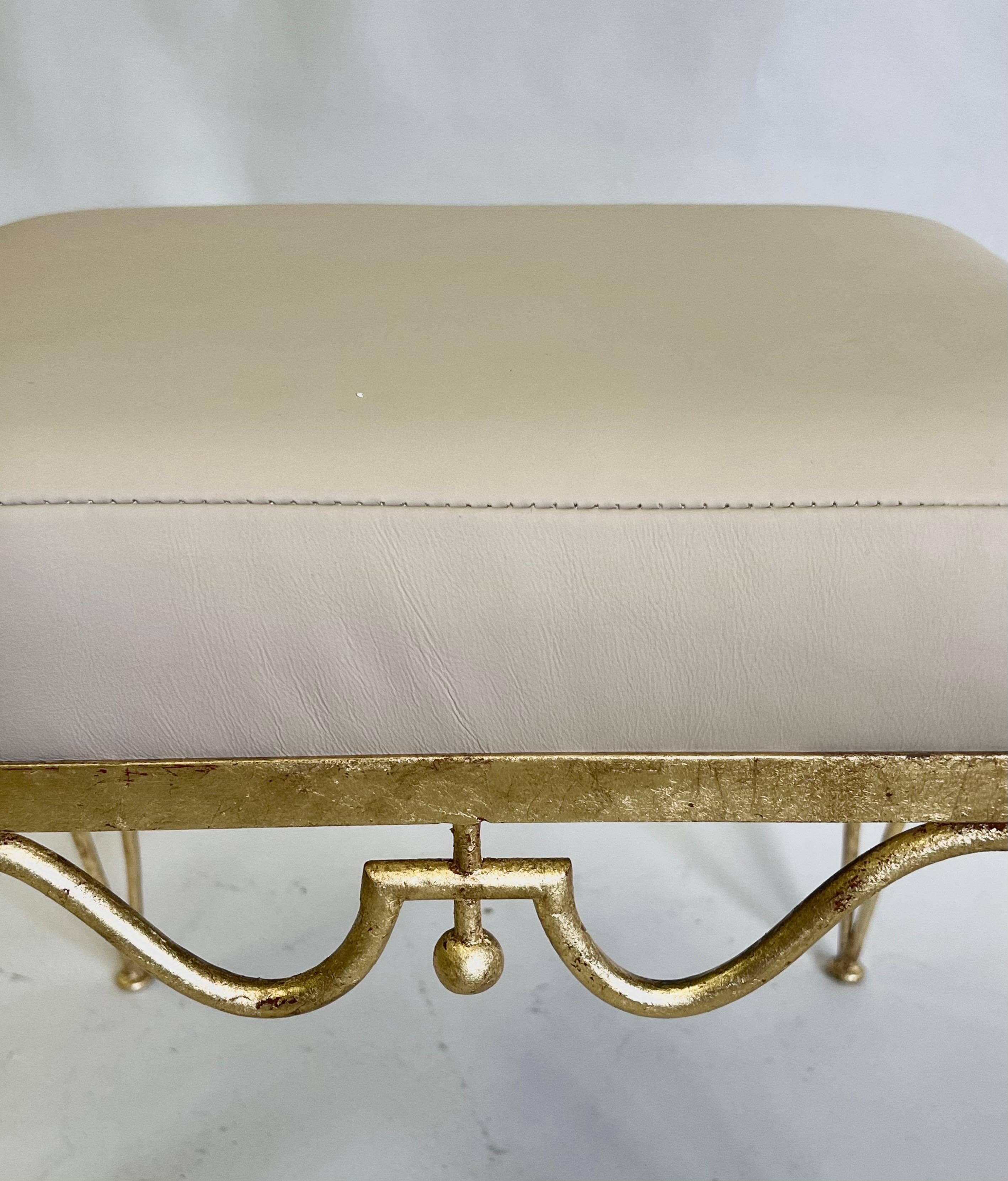 Raro taburete / banco francés de hierro forjado dorado de mediados de siglo de Rene Drouet en venta 1