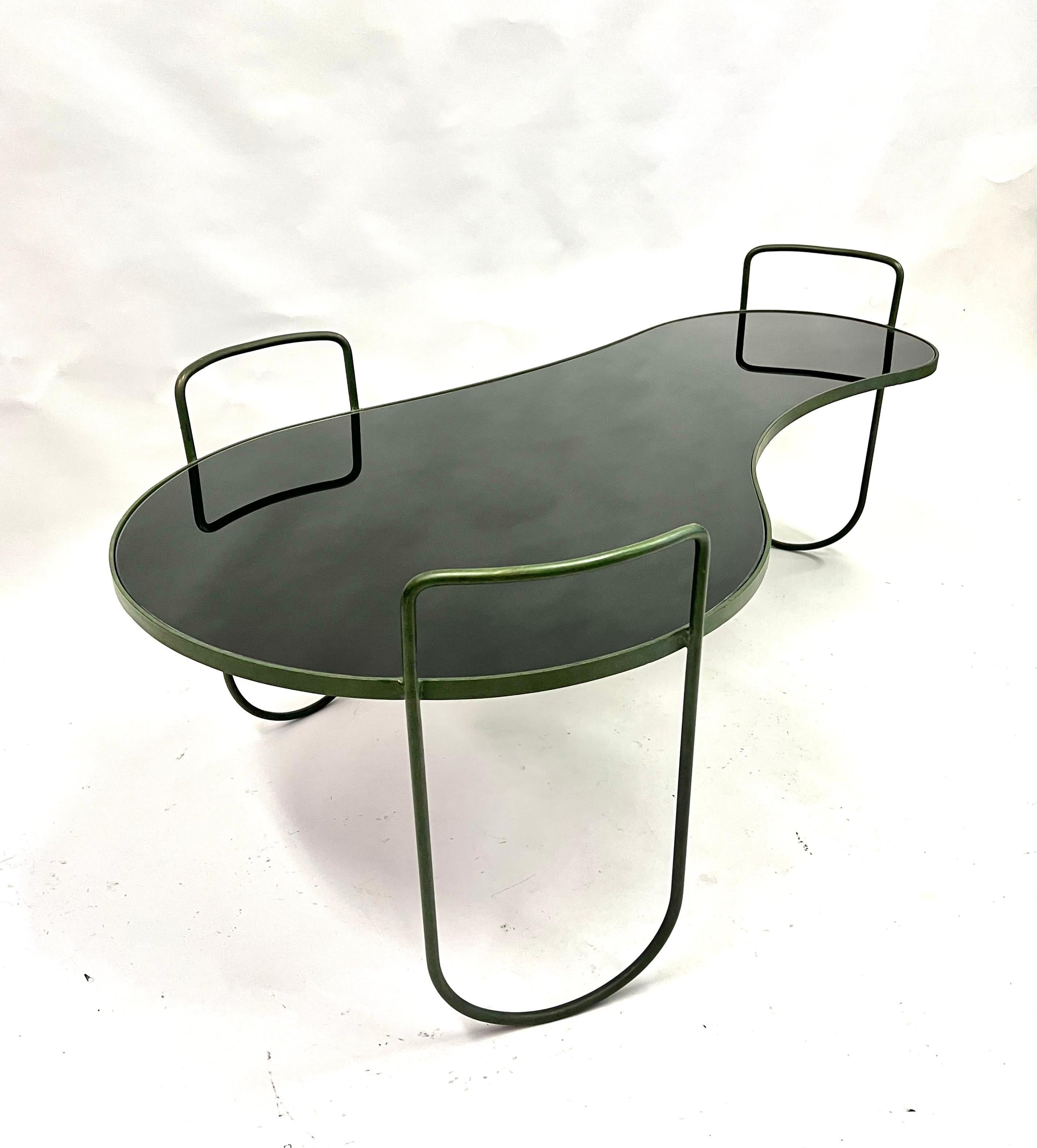 Mid-Century Modern Rare table basse française de forme organique suspendue de style moderne du milieu du siècle dernier, Jean Royere en vente