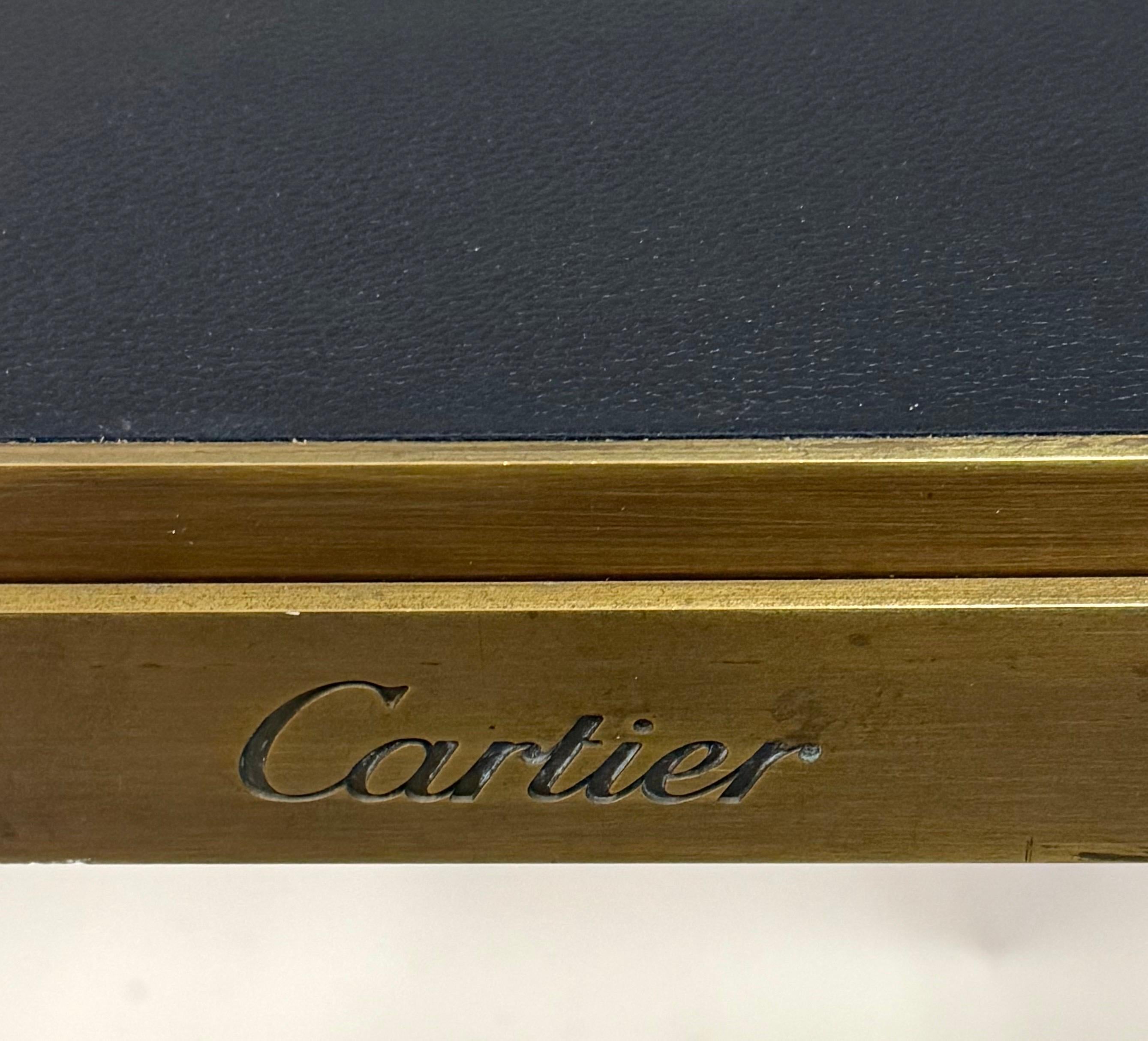 Rara console francese di metà secolo in bronzo massiccio e pelle, firmata Cartier, Parigi in vendita 2