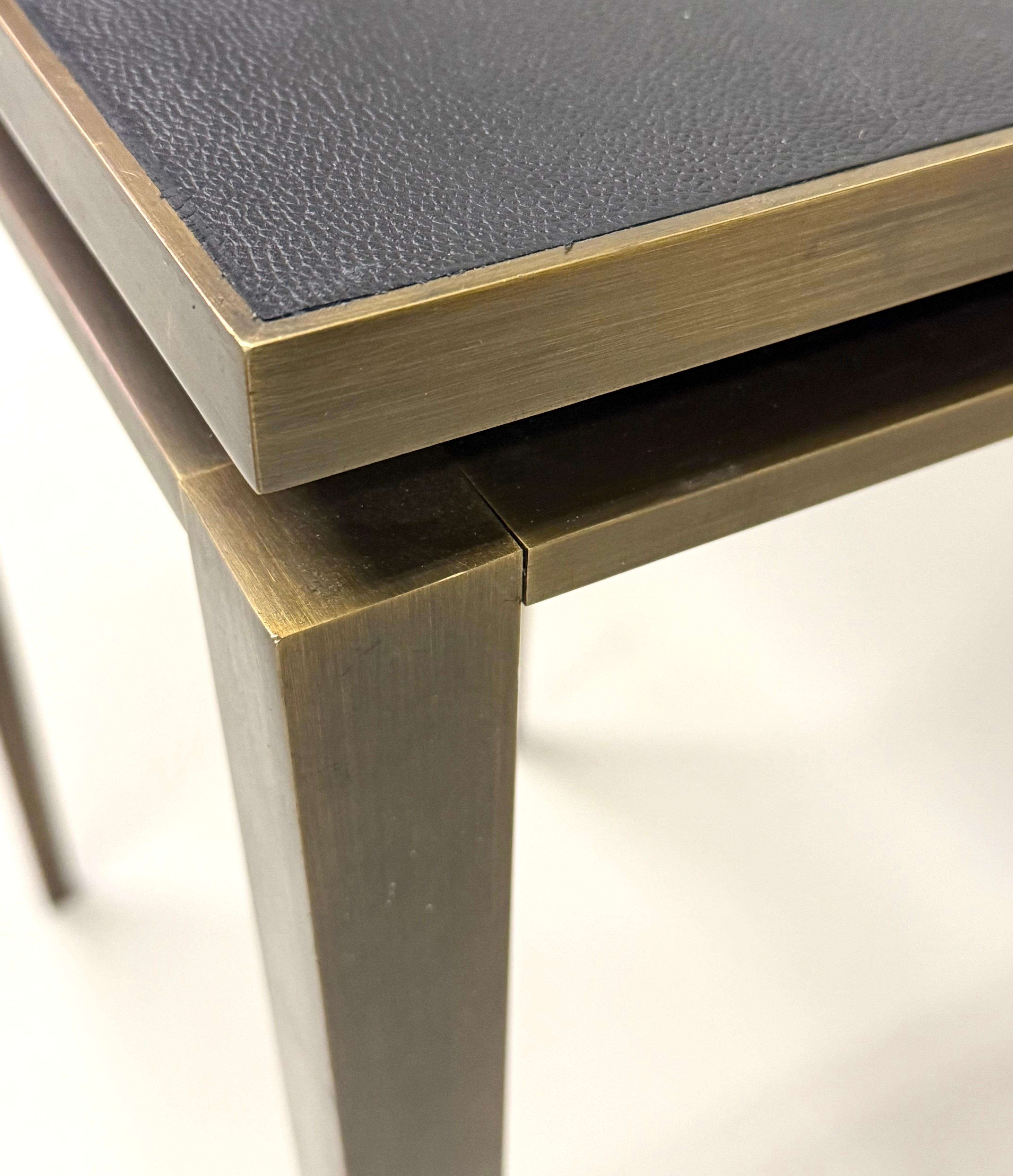 Rara console francese di metà secolo in bronzo massiccio e pelle, firmata Cartier, Parigi in vendita 3
