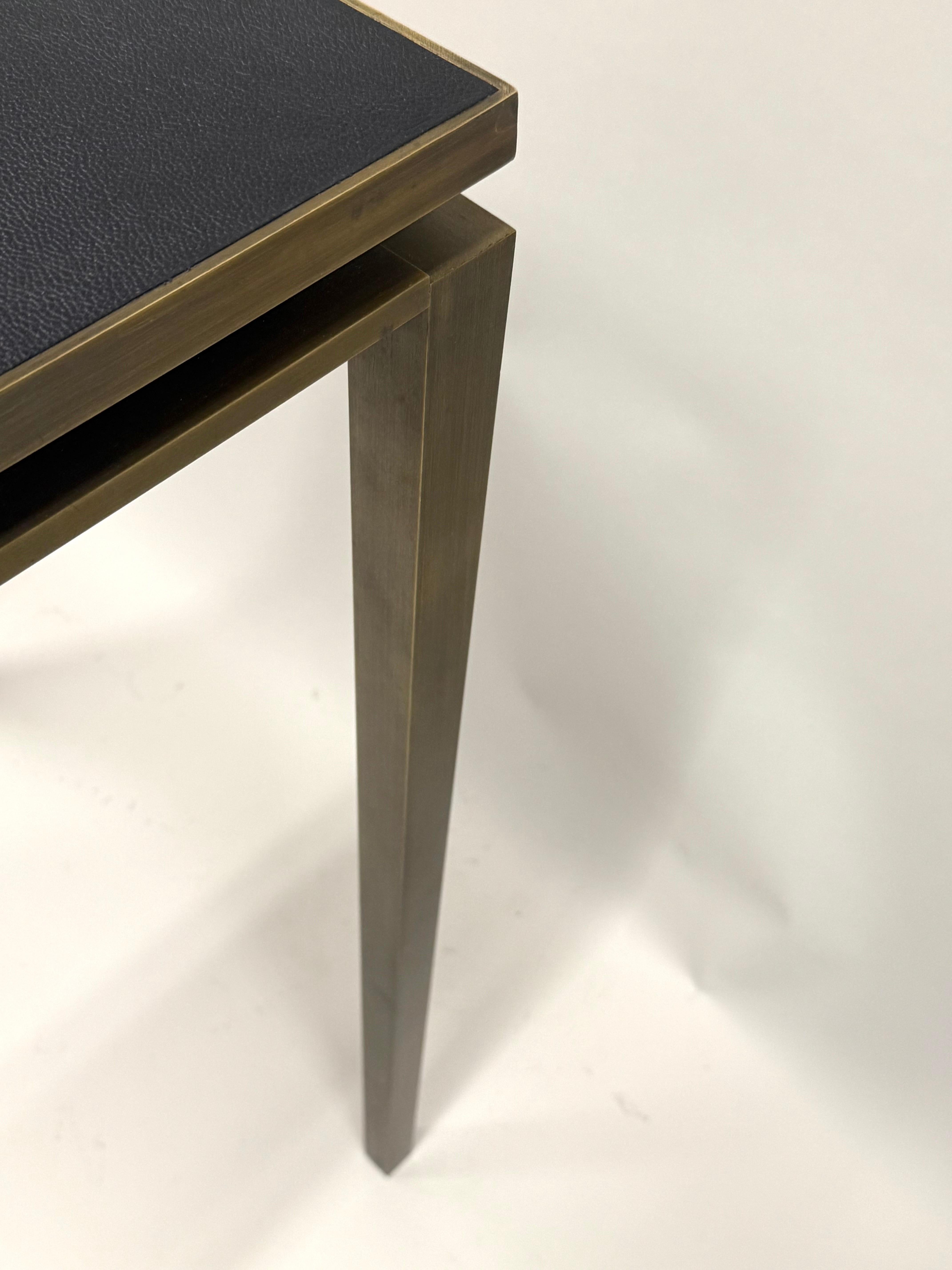 Rara console francese di metà secolo in bronzo massiccio e pelle, firmata Cartier, Parigi in vendita 5