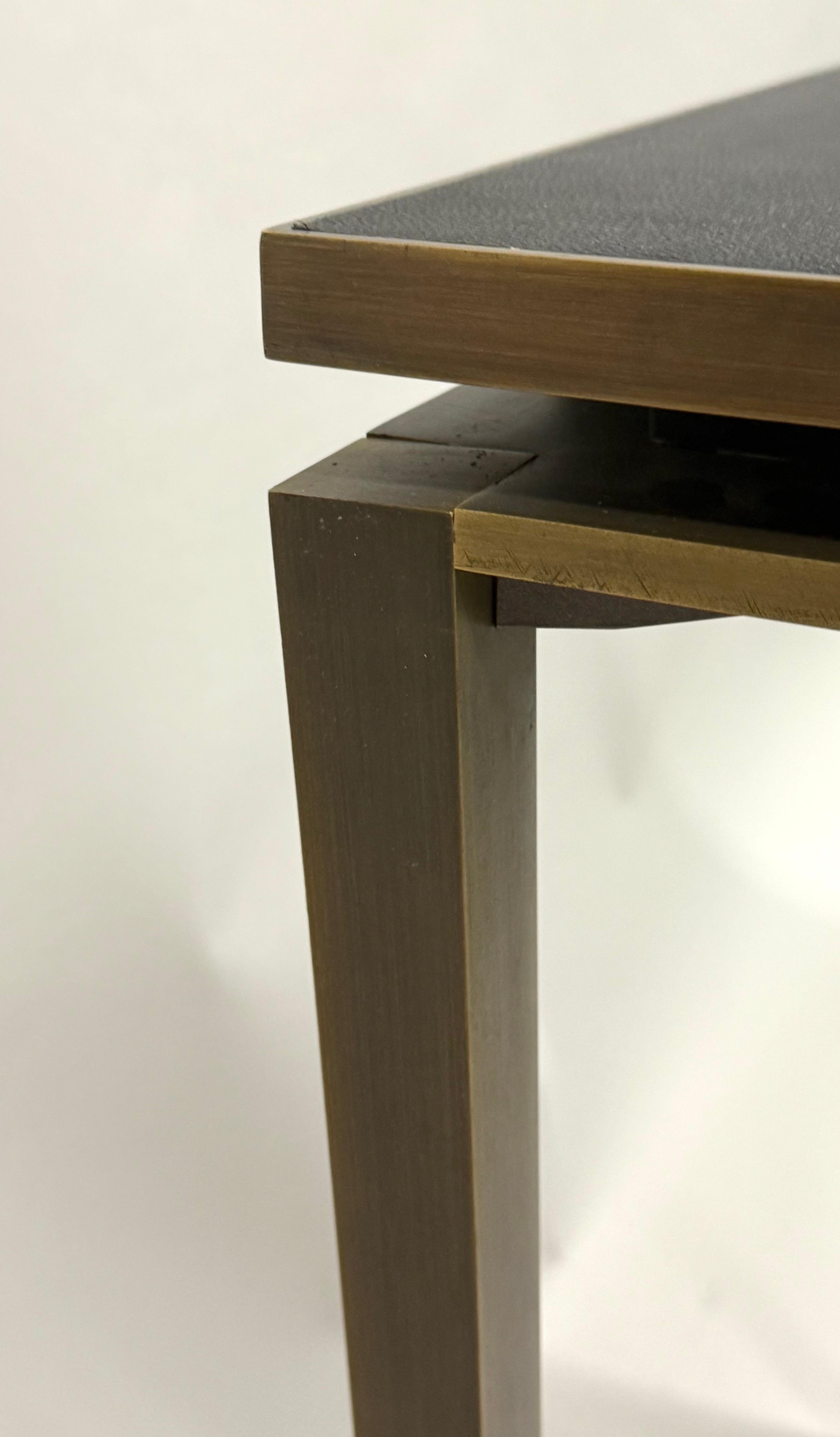 Rara console francese di metà secolo in bronzo massiccio e pelle, firmata Cartier, Parigi in vendita 6