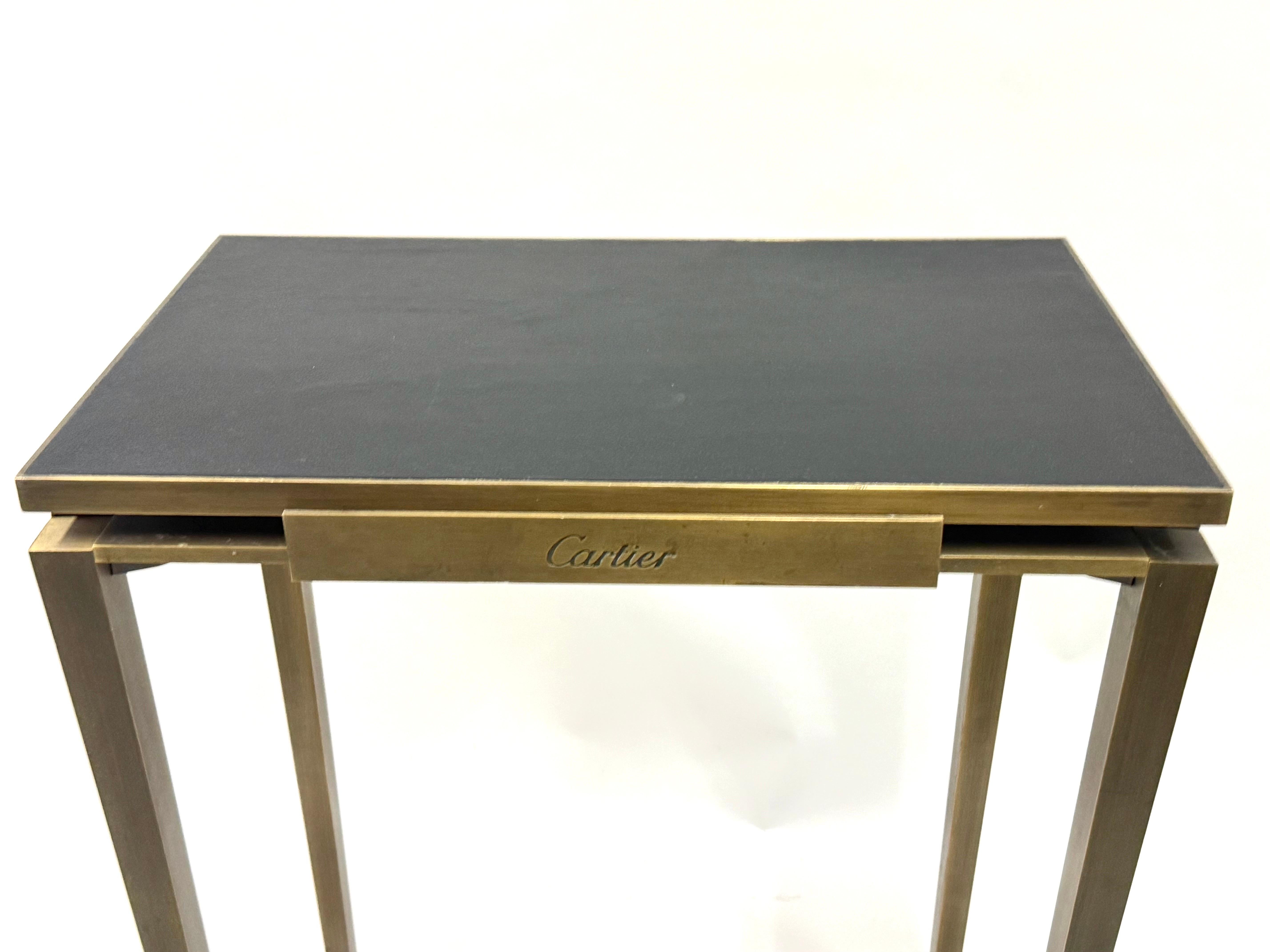 XX secolo Rara console francese di metà secolo in bronzo massiccio e pelle, firmata Cartier, Parigi in vendita
