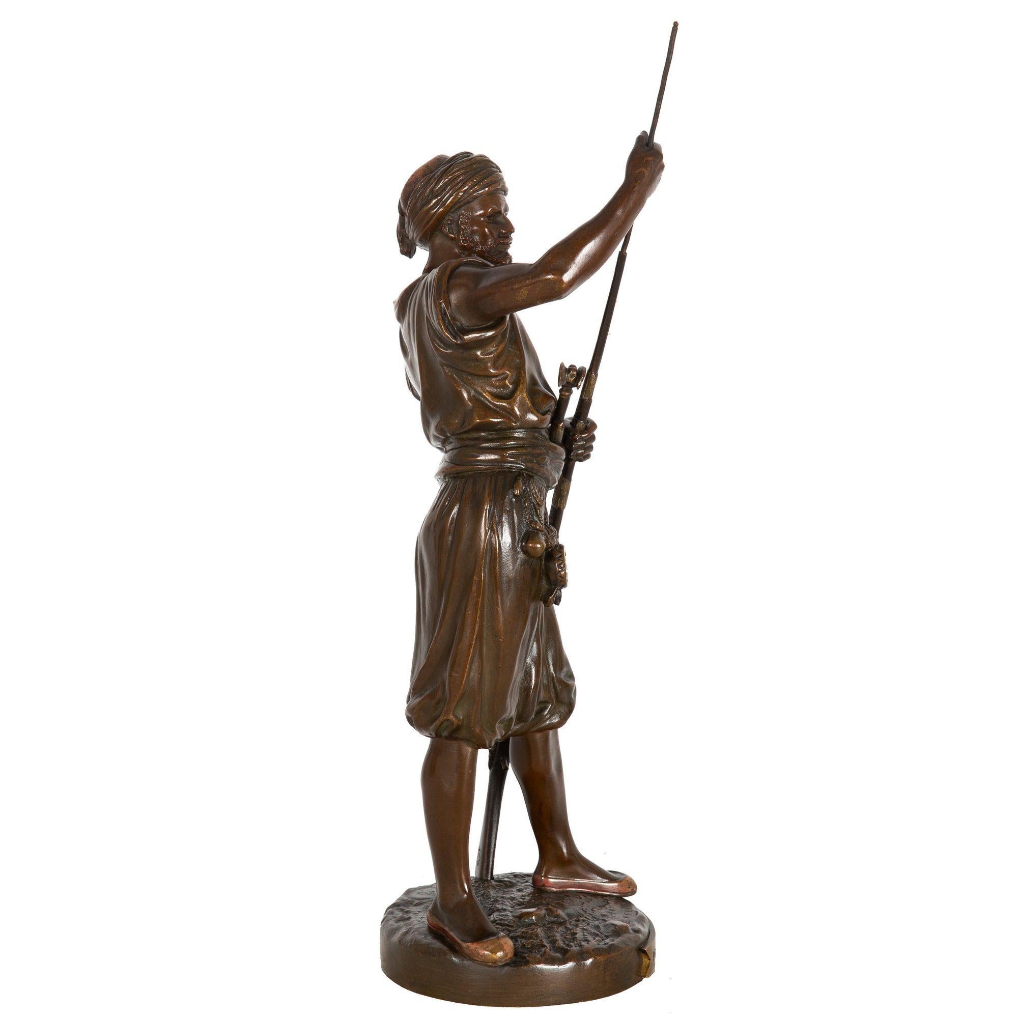 Seltene französische orientalistische Bronzeskulptur Arabischer Krieger nach Jean Didier Debut (Französisch) im Angebot
