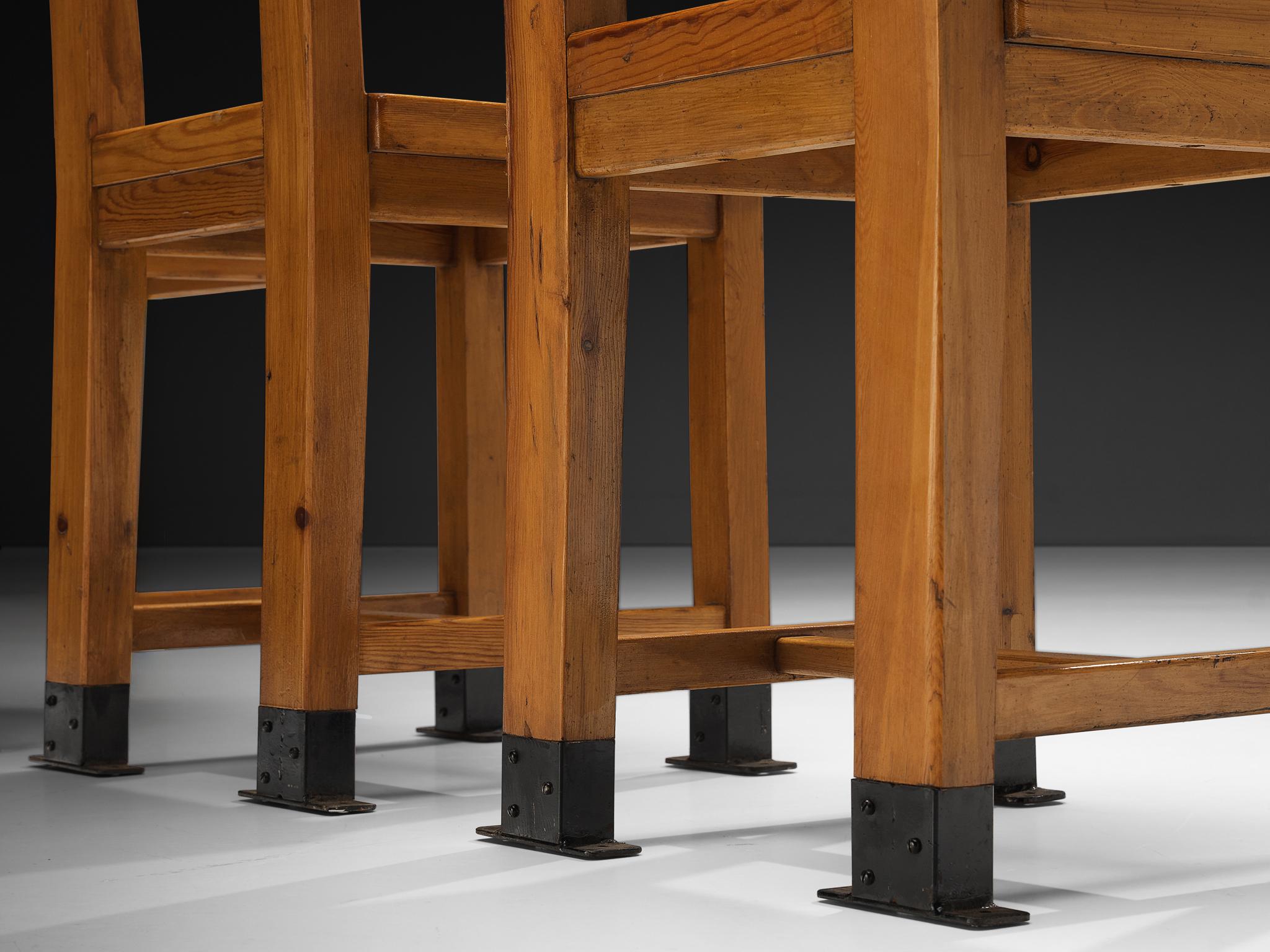 Rare French Pair of Dining Chairs in Pine with Metal Feet In Good Condition For Sale In Waalwijk, NL