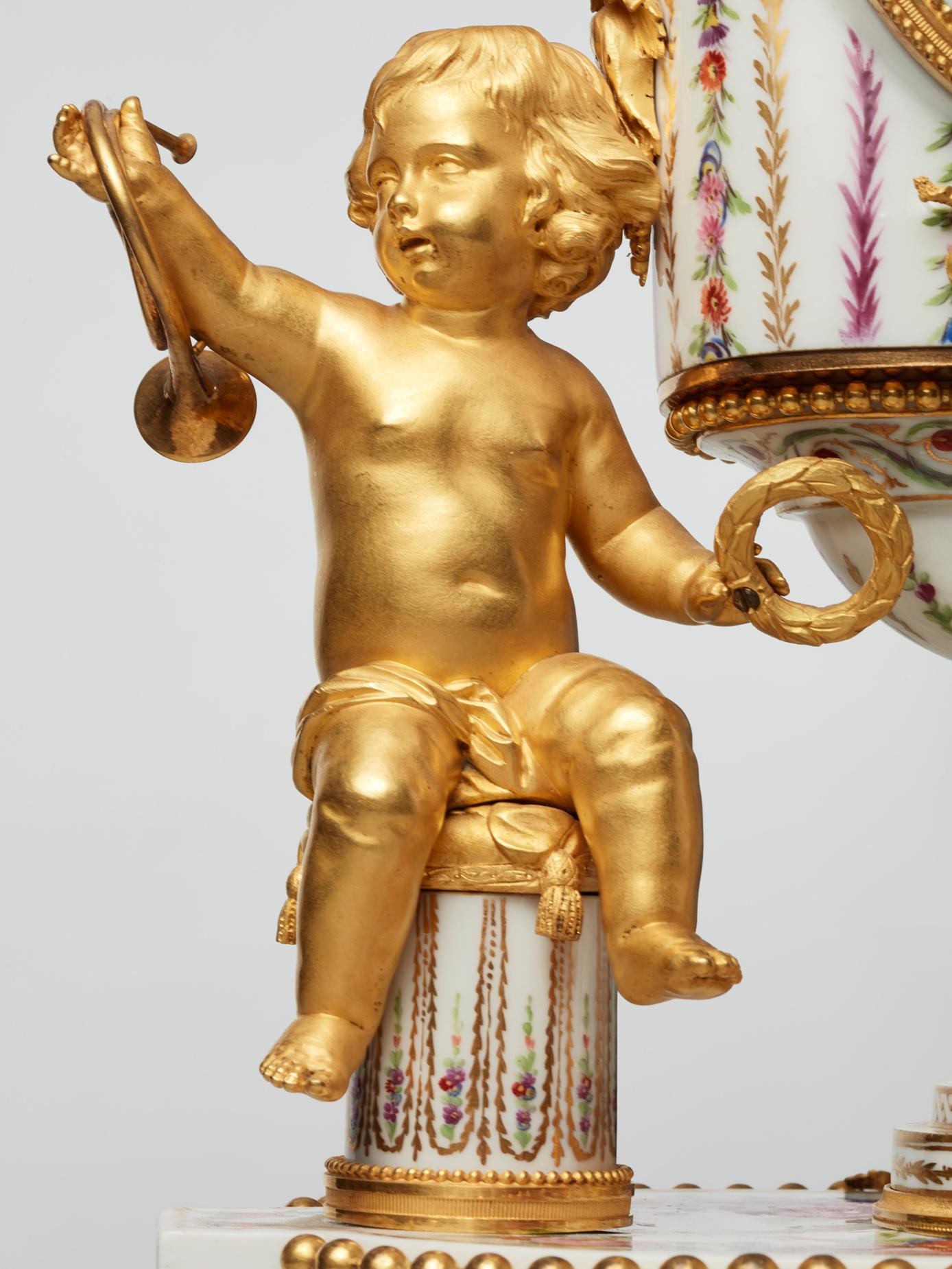 Bronze Rare pendule de cheminée française en porcelaine et bronze doré par Godon en vente