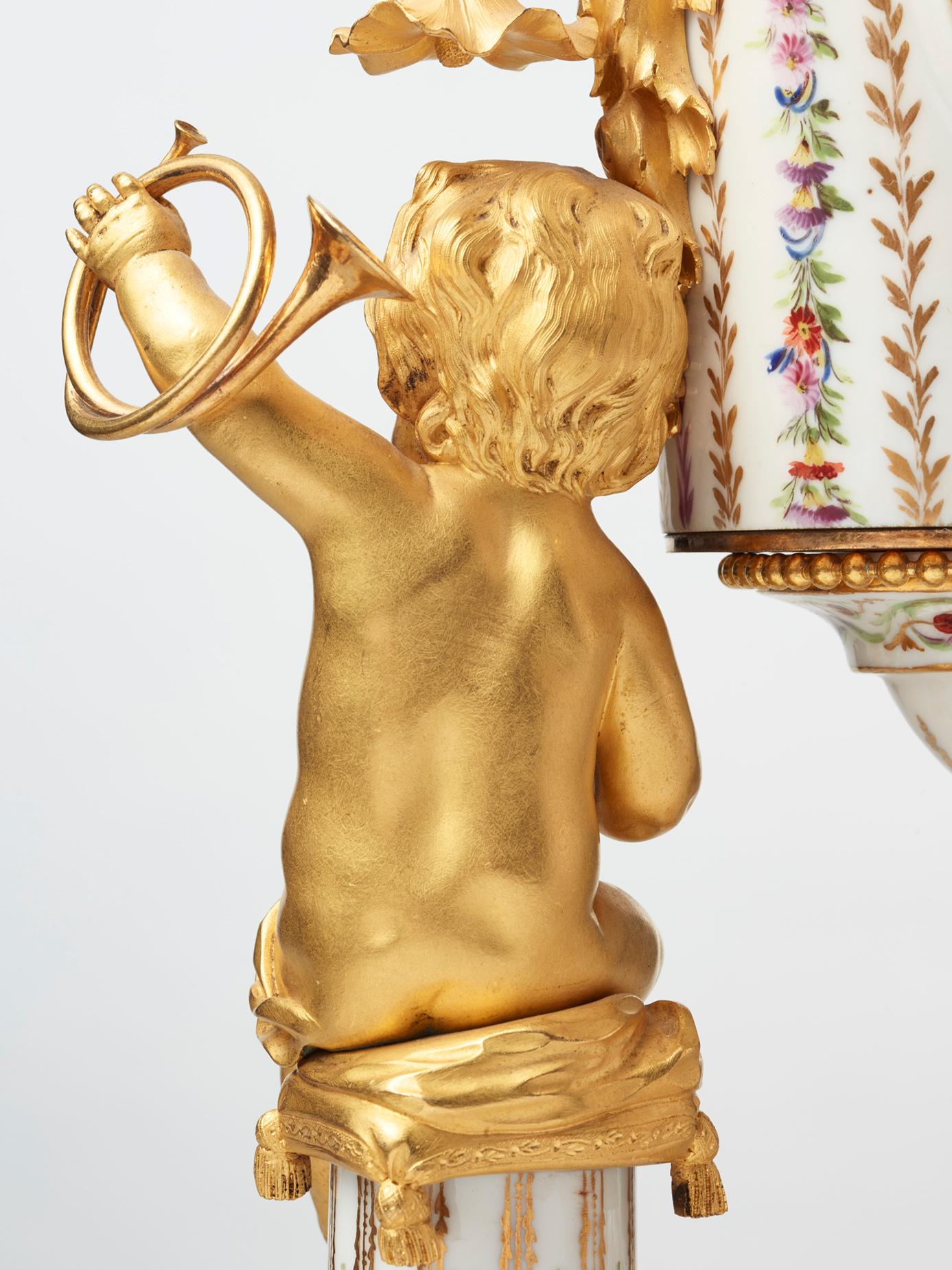Rare pendule de cheminée française en porcelaine et bronze doré par Godon en vente 1
