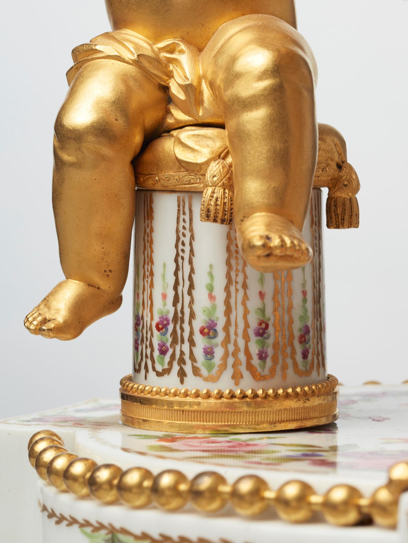 Rare pendule de cheminée française en porcelaine et bronze doré par Godon en vente 2